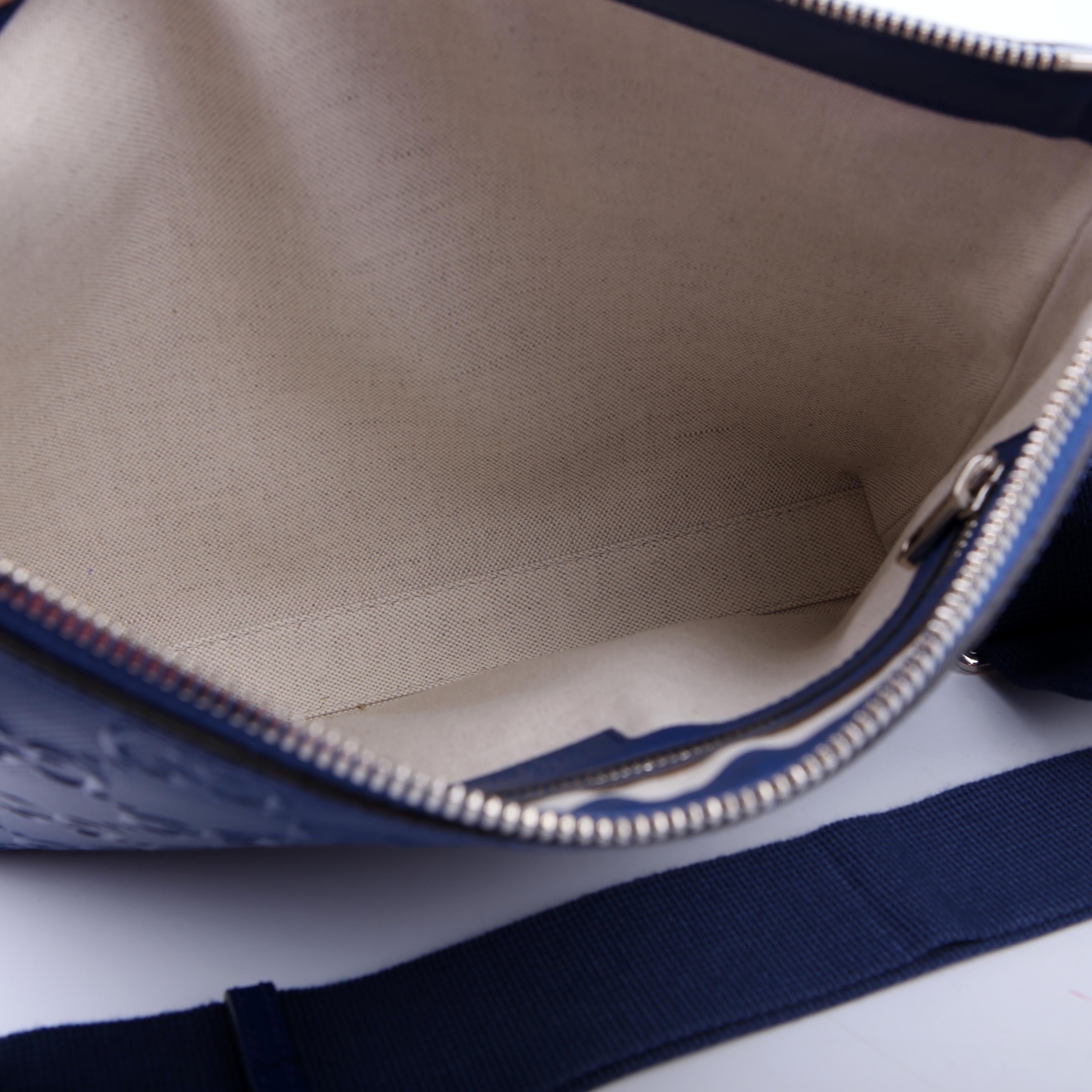 Gucci 696009 Jumbo GG Messenger Blue