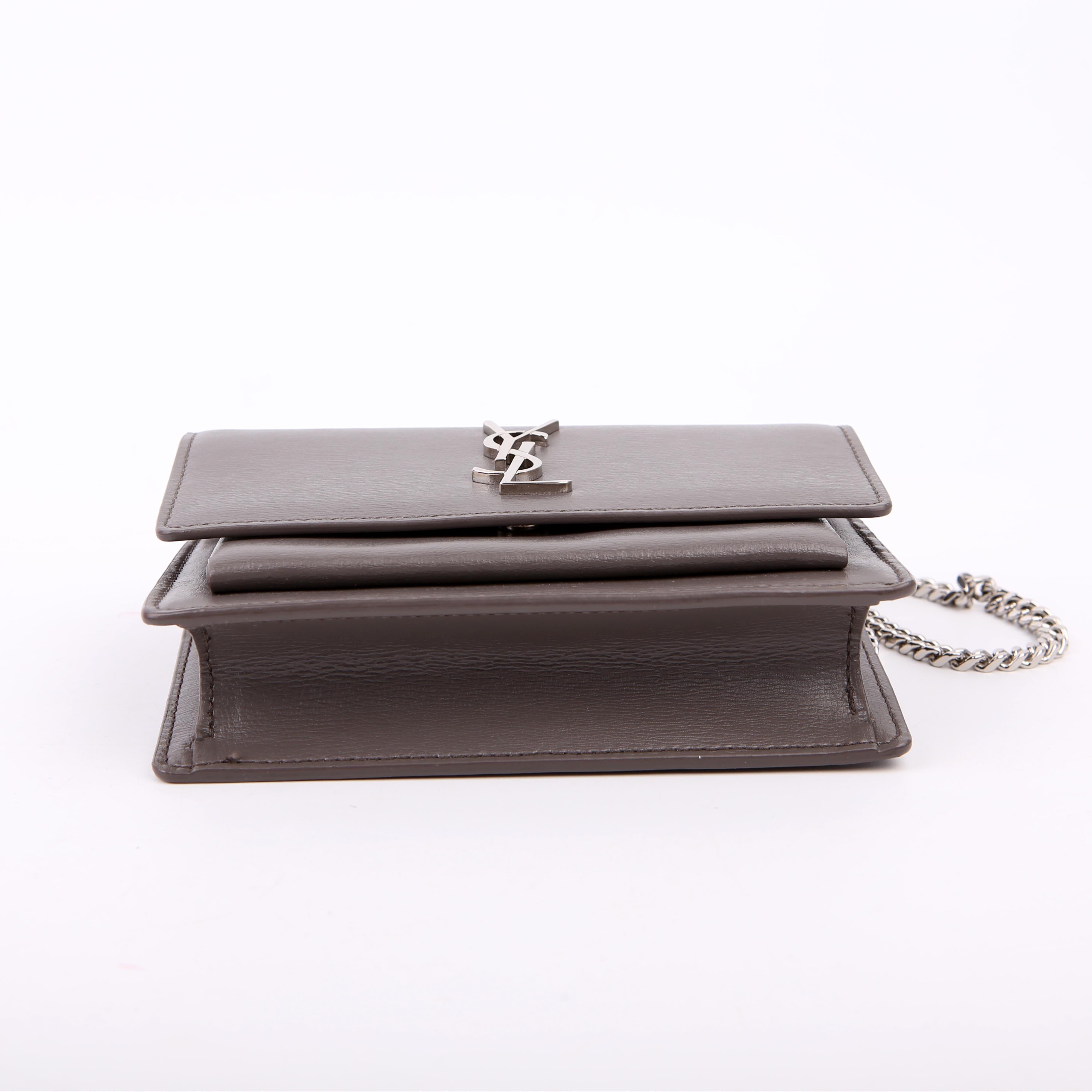 452157 Sunset Chain Wallet Grey