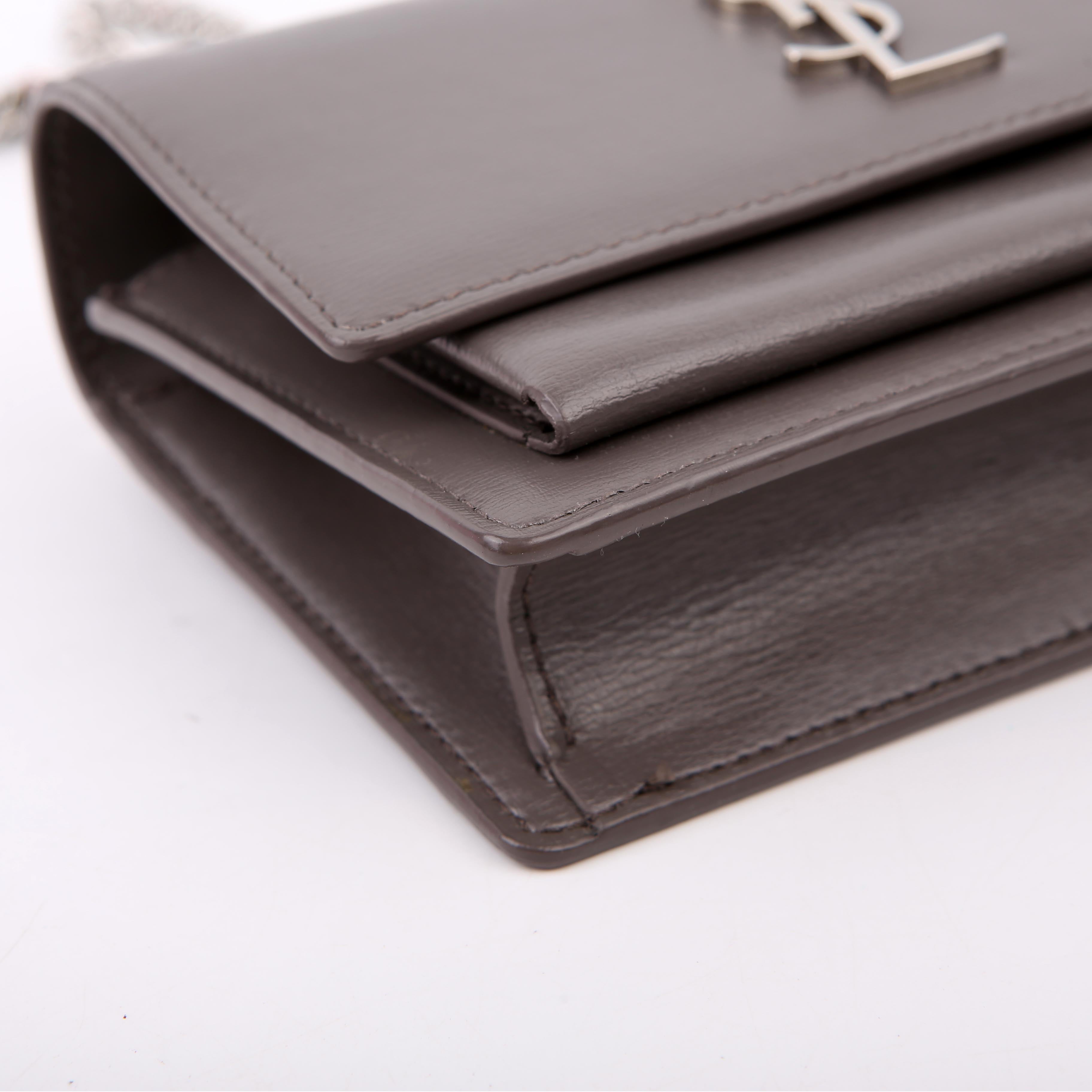 452157 Sunset Chain Wallet Grey