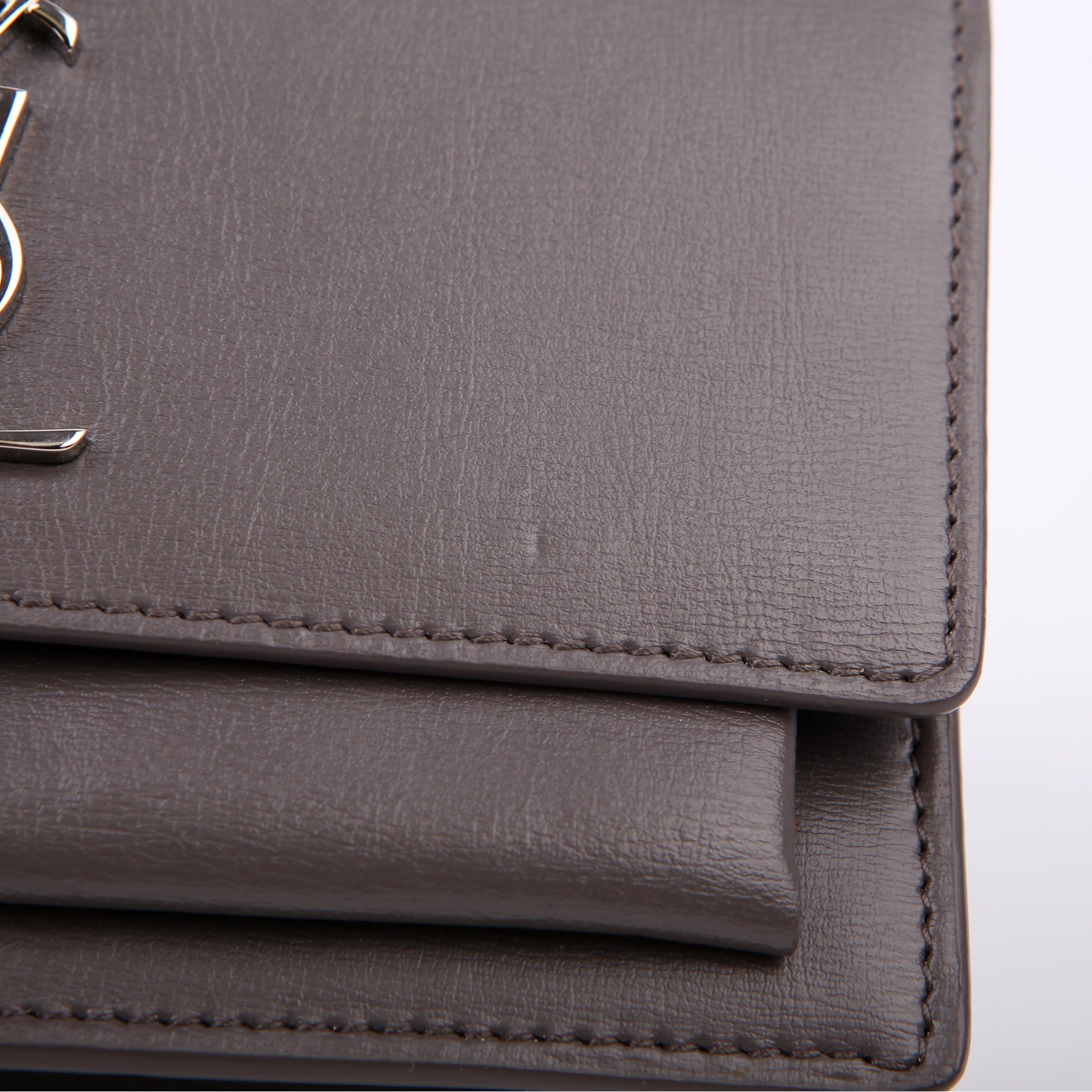 452157 Sunset Chain Wallet Grey
