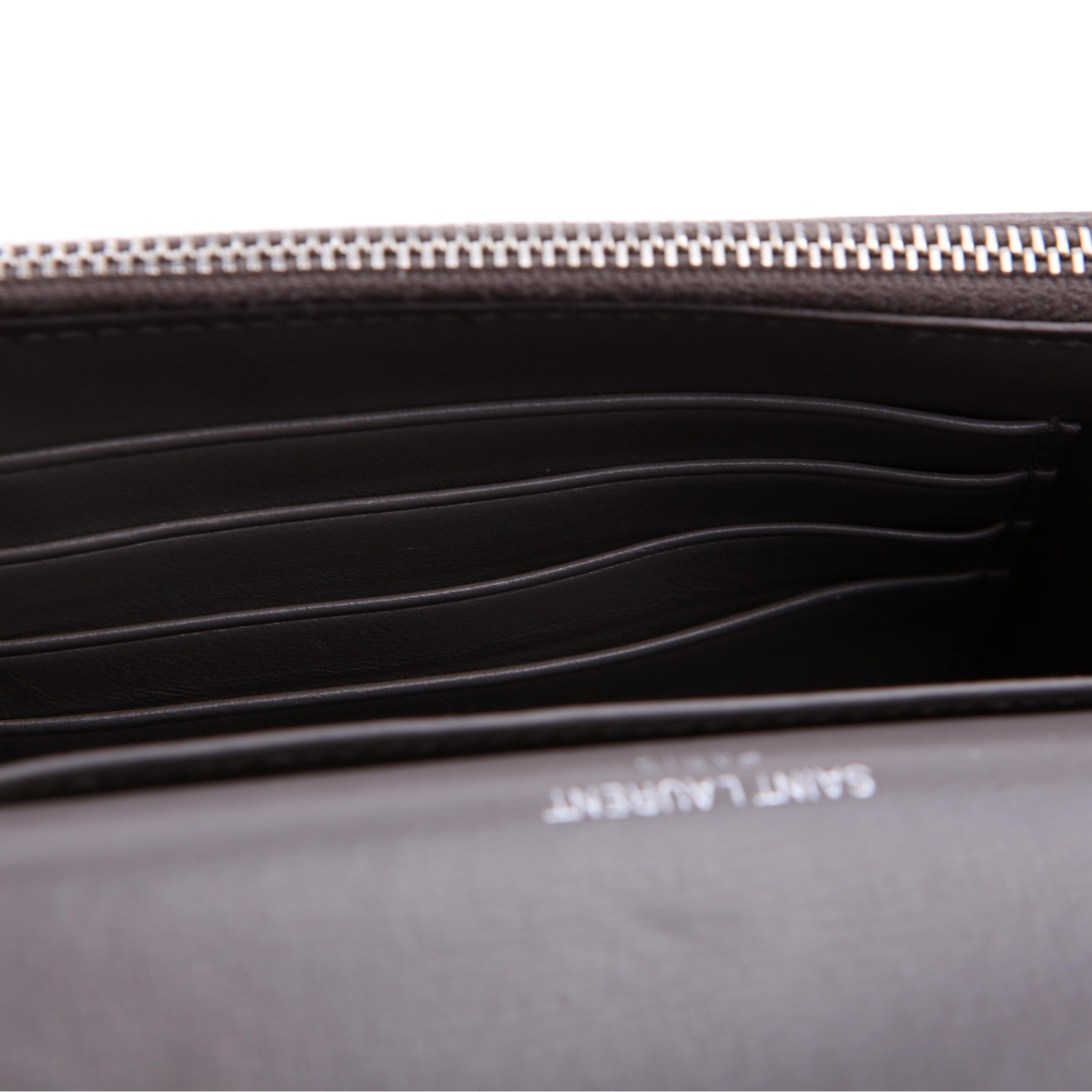 452157 Sunset Chain Wallet Grey