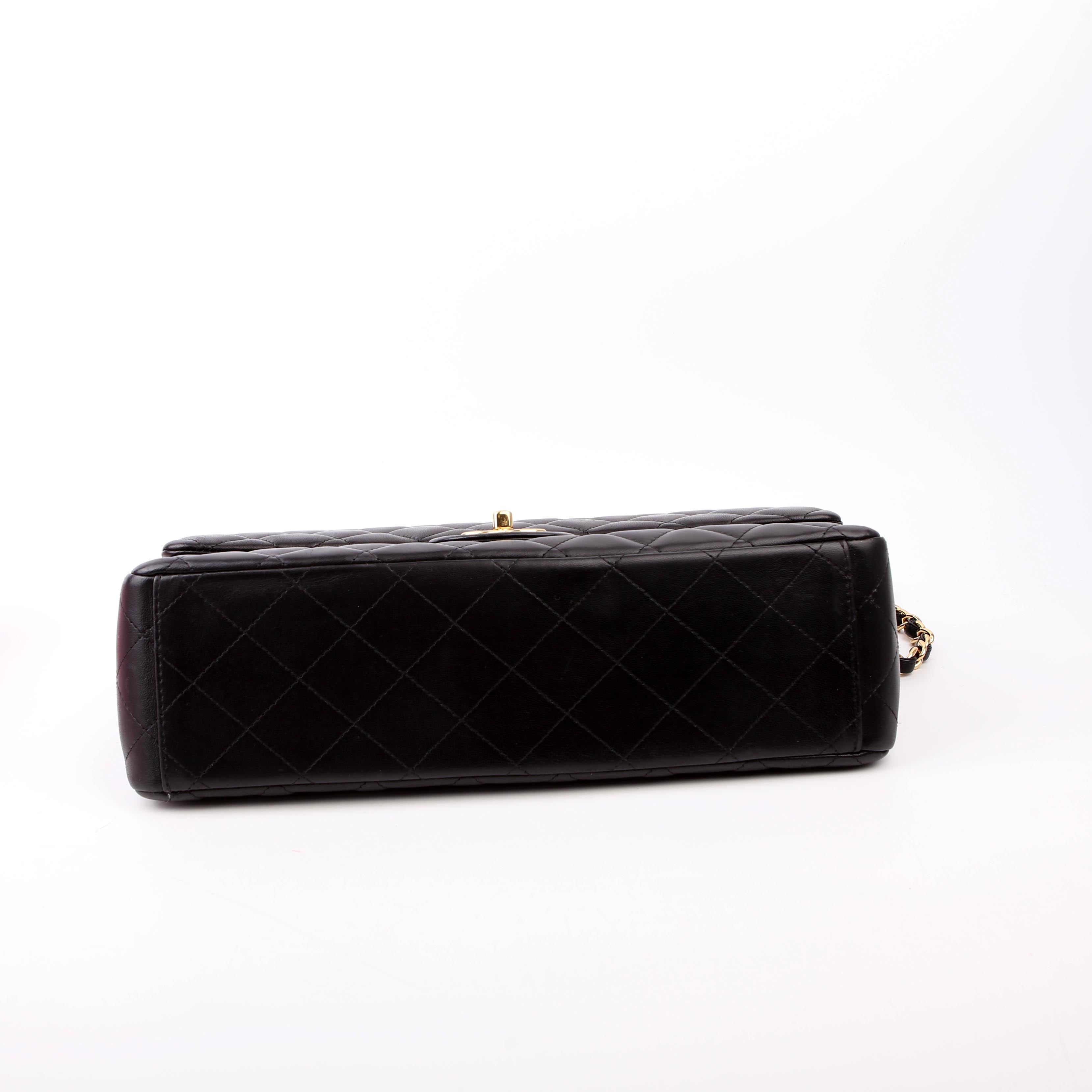 Classic Flap Maxi Lambskin 16M Black