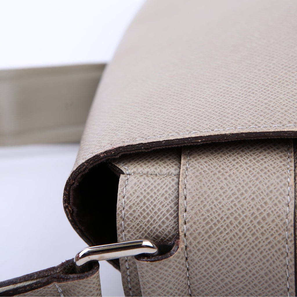 Milo Messenger Taiga Green