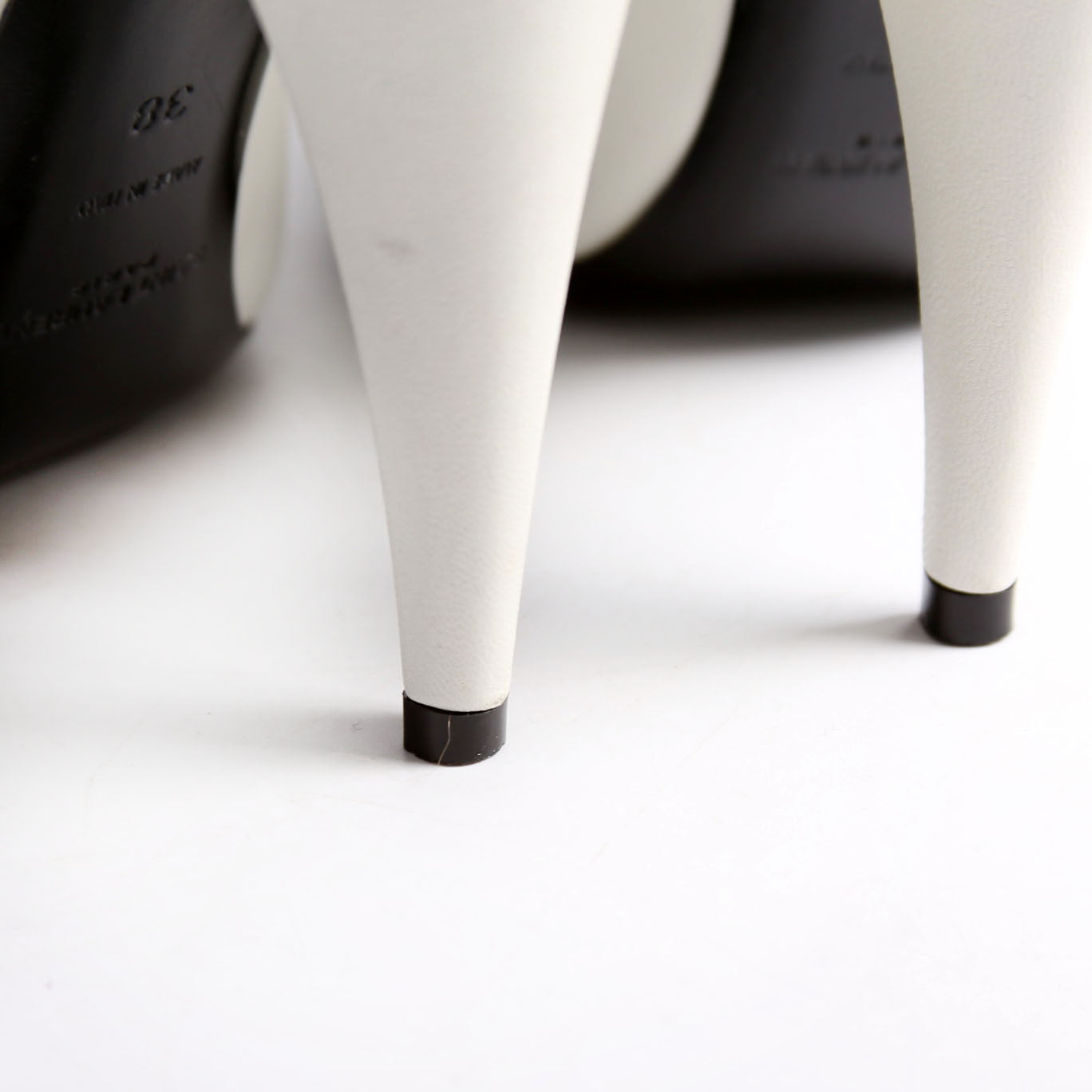 Pointed Toe Leather Pumps Size 38 White