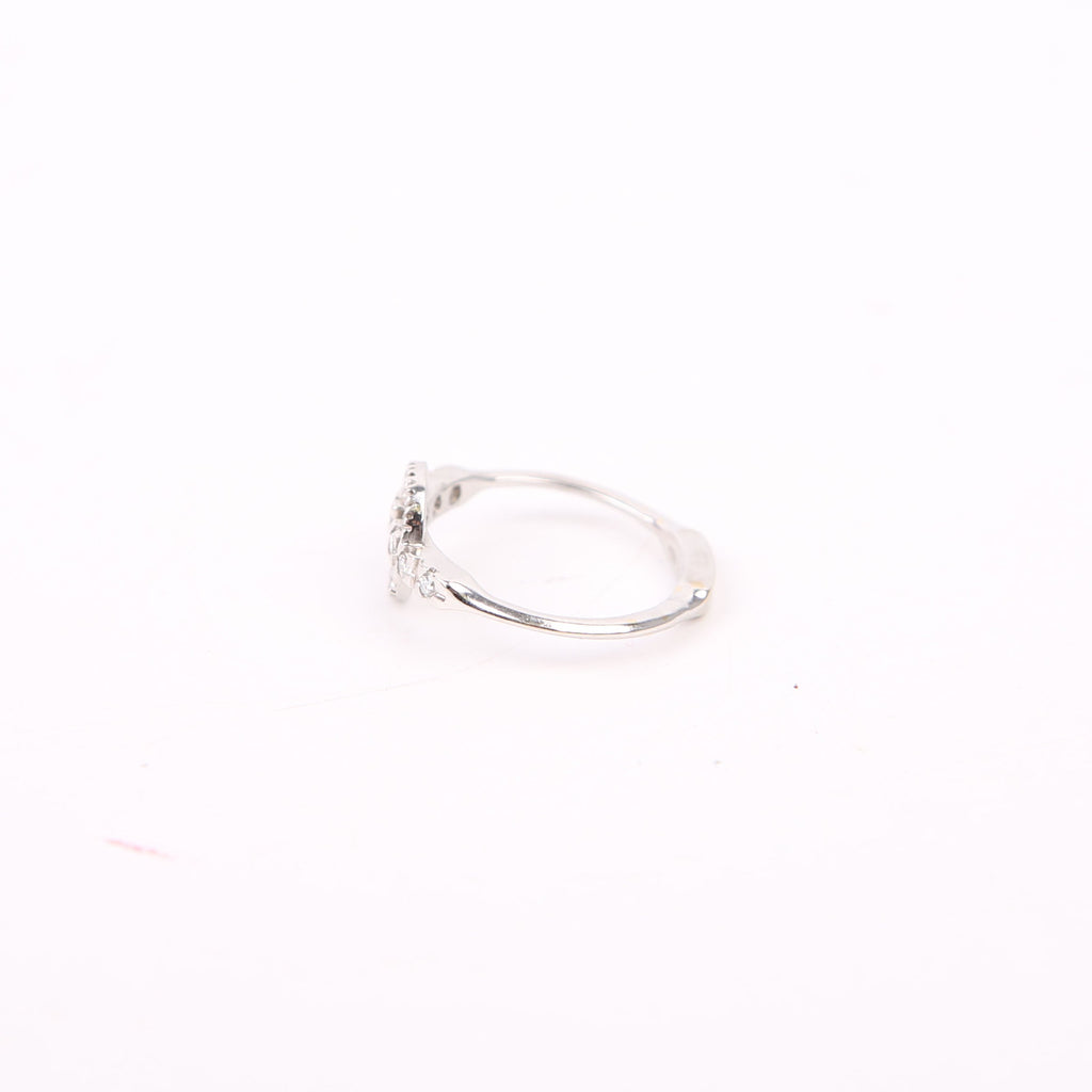 Double G 18K White Gold/Diamonds Ring Size 5.75