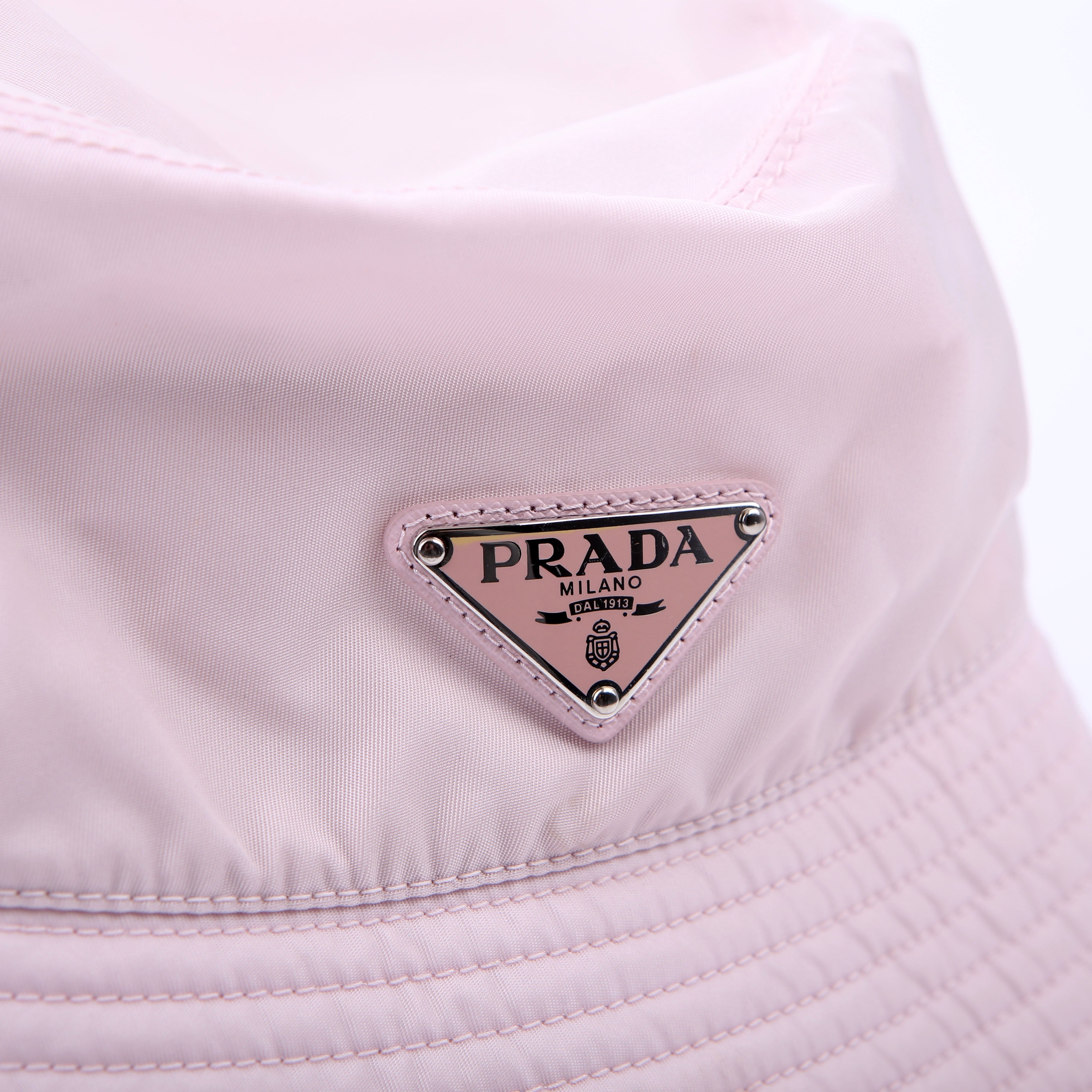 1HC137 Re-Nylon Triangle Logo Bucket Size L Pink