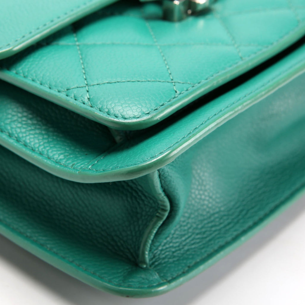 CC Box Flap Small Quilted Caviar 23M Green