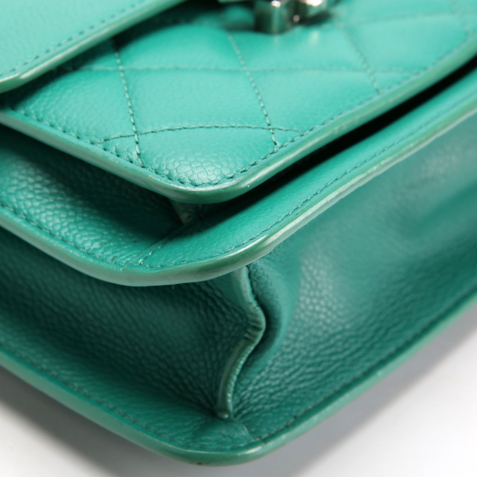 CC Box Flap Small Quilted Caviar 23M Green