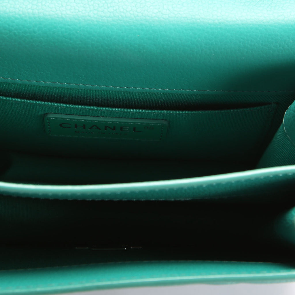 CC Box Flap Small Quilted Caviar 23M Green