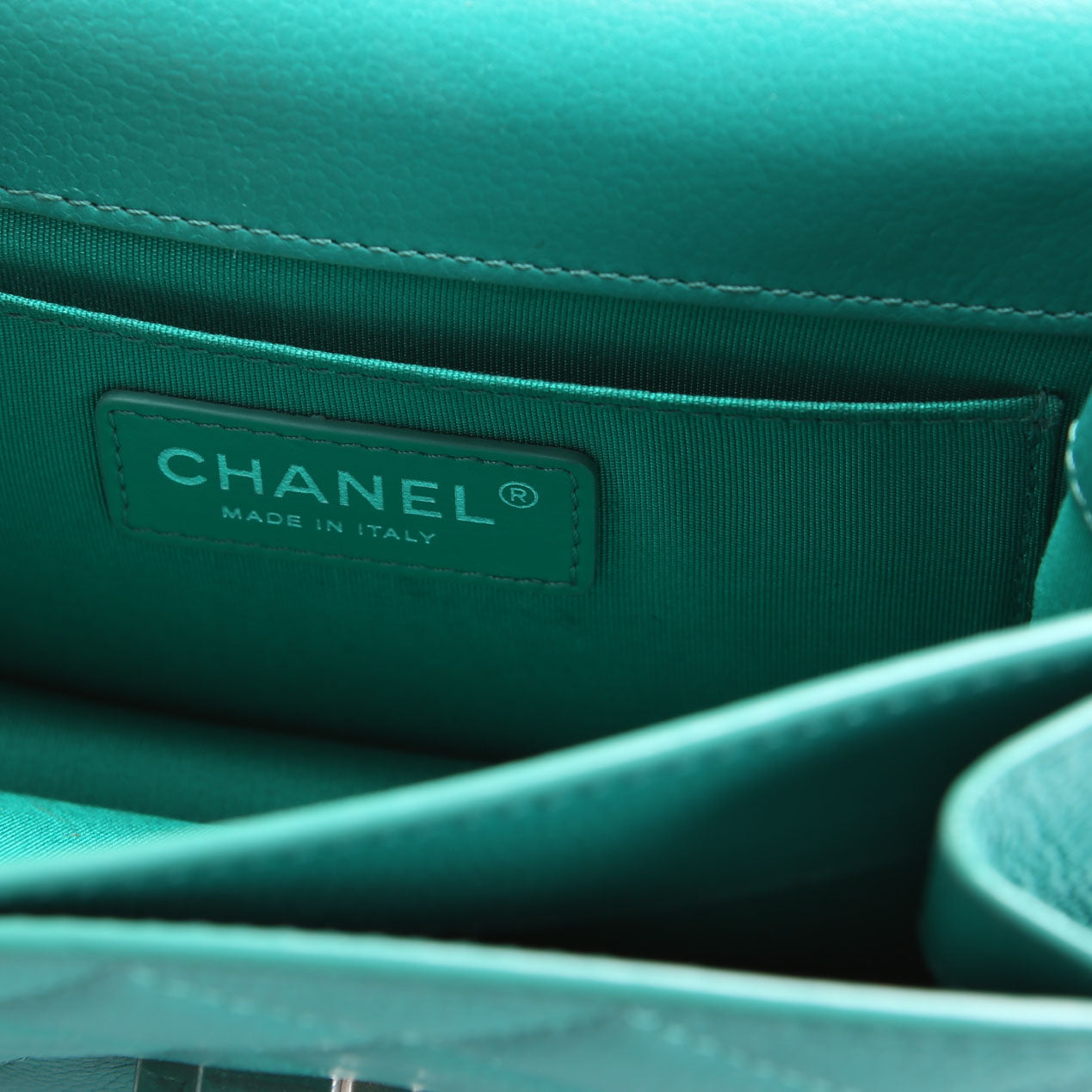 CC Box Flap Small Quilted Caviar 23M Green