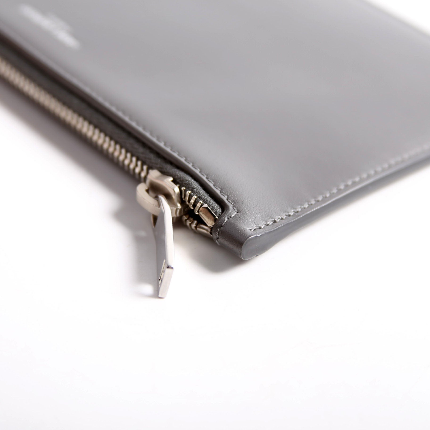 635097 Calfskin Pouch Small Gray