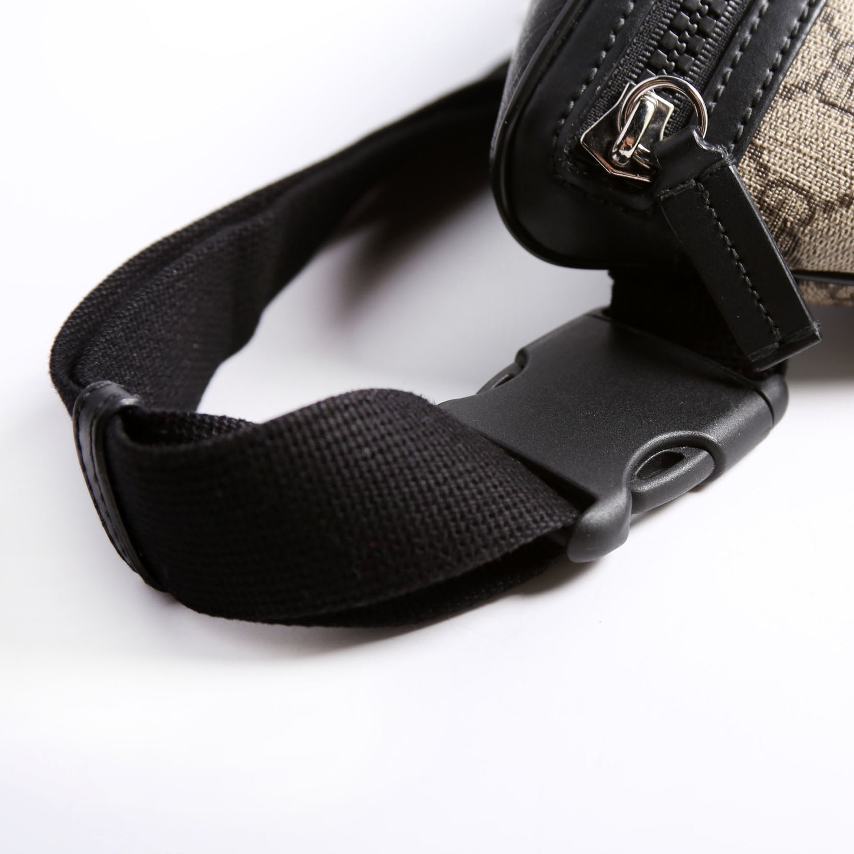 Gucci 779843 GG Supreme Belt Bag Black/Beige
