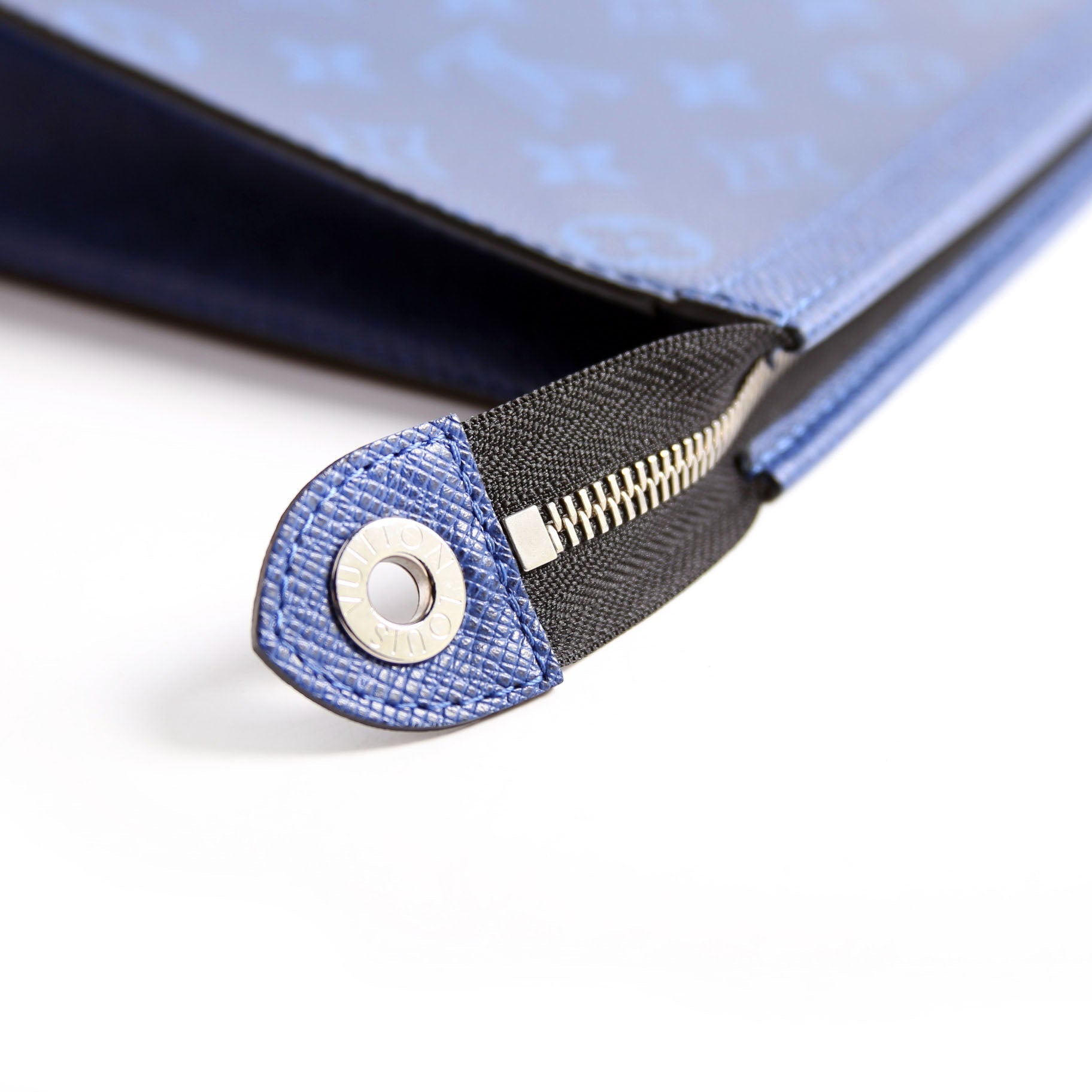 Pochette Voyage MM Taigarama Blue