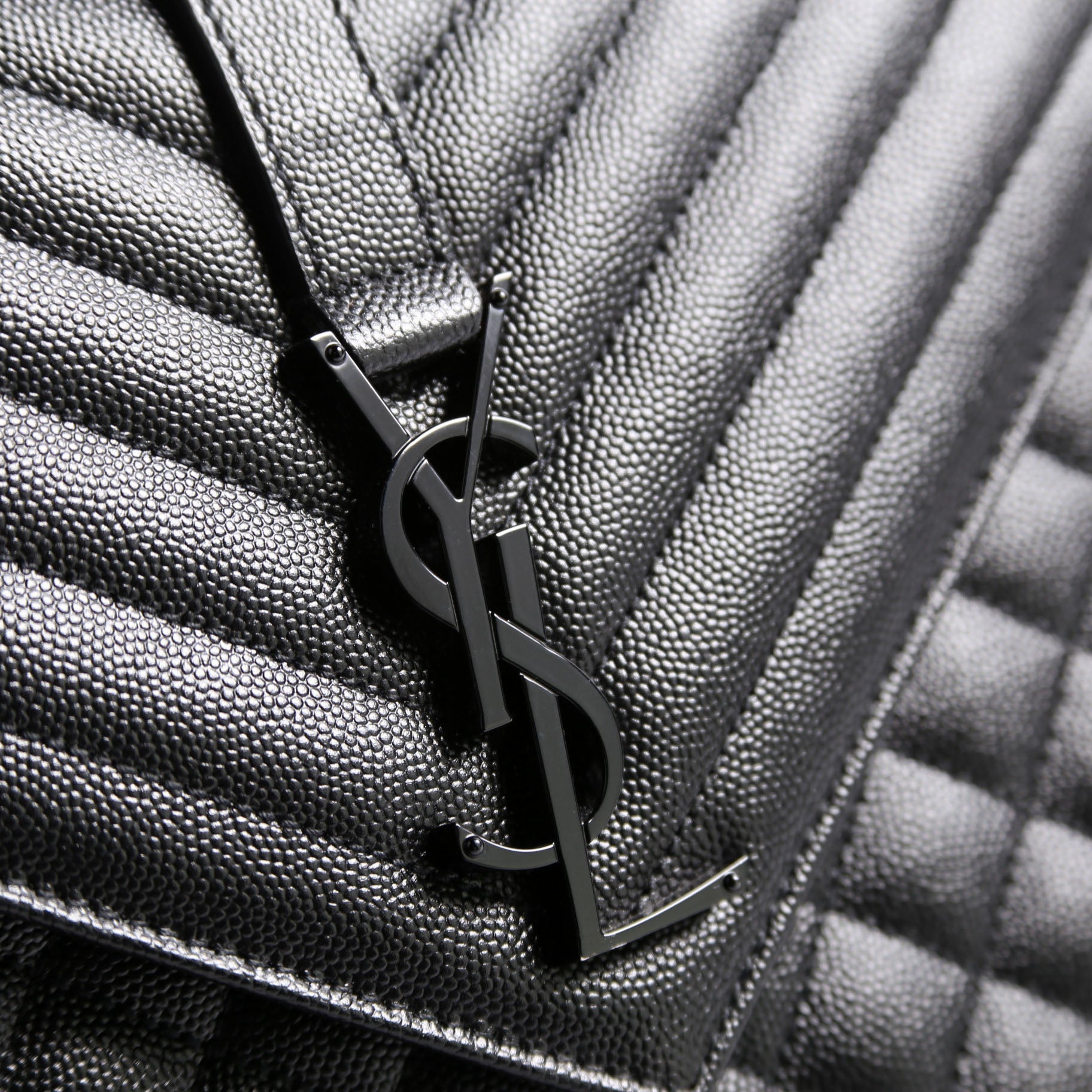 SAINT LAURENT Envelope Large Triquilt 600166 Black