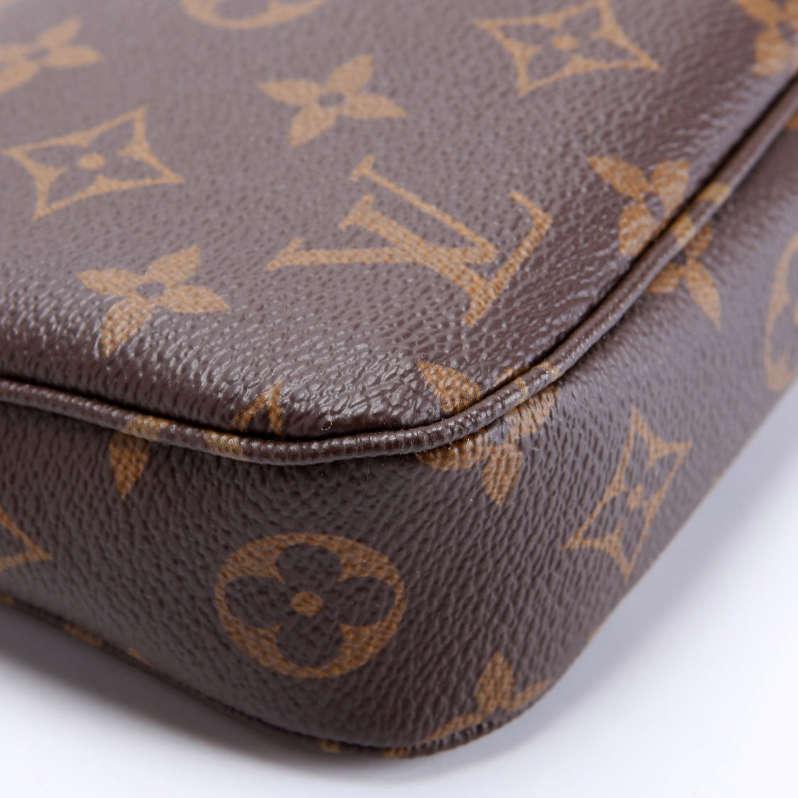 Pochette Access New Version With Chain Monogram