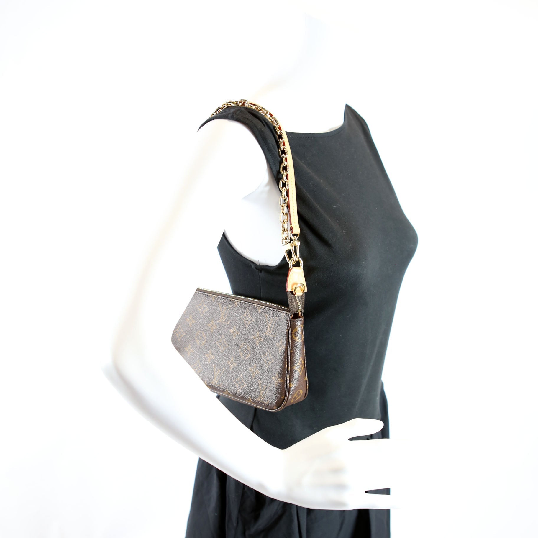 Pochette Access New Version With Chain Monogram