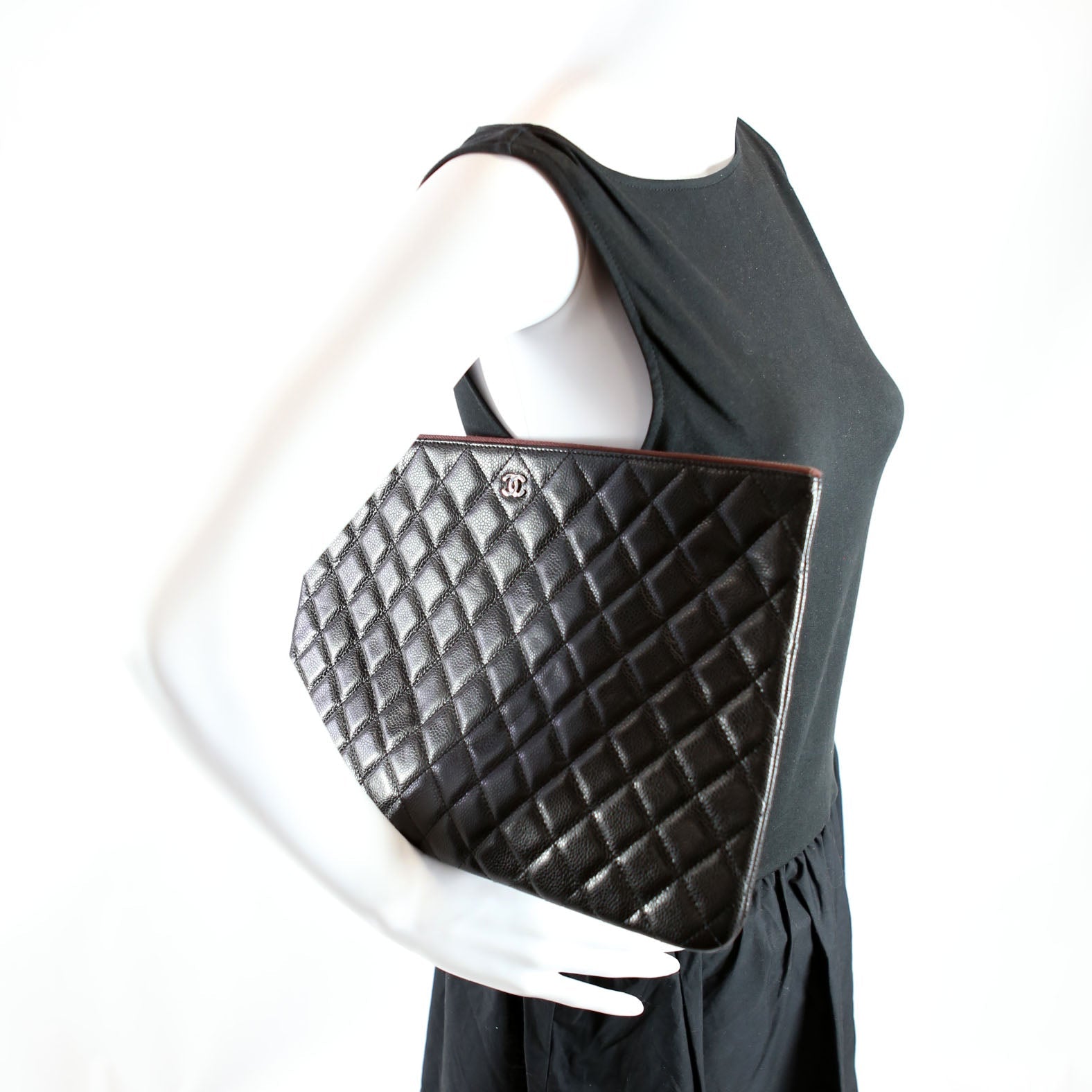 O Case Large Caviar Black