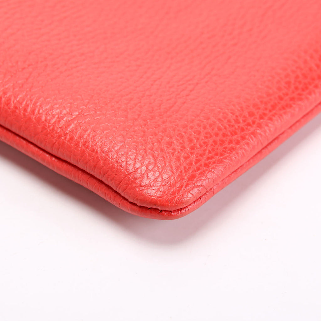 376858 Bamboo Tassel Zip Clutch Red