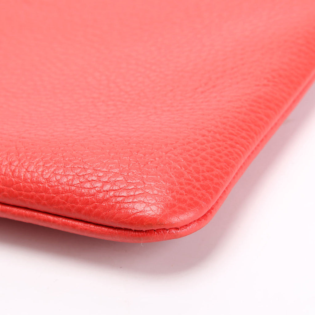 376858 Bamboo Tassel Zip Clutch Red