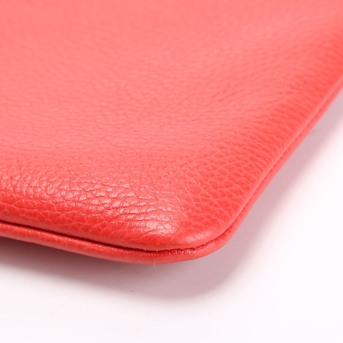 376858 Bamboo Tassel Zip Clutch Red