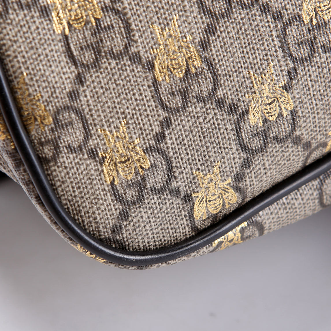 473887 GG Supreme Bee Small Tote Black/Beige
