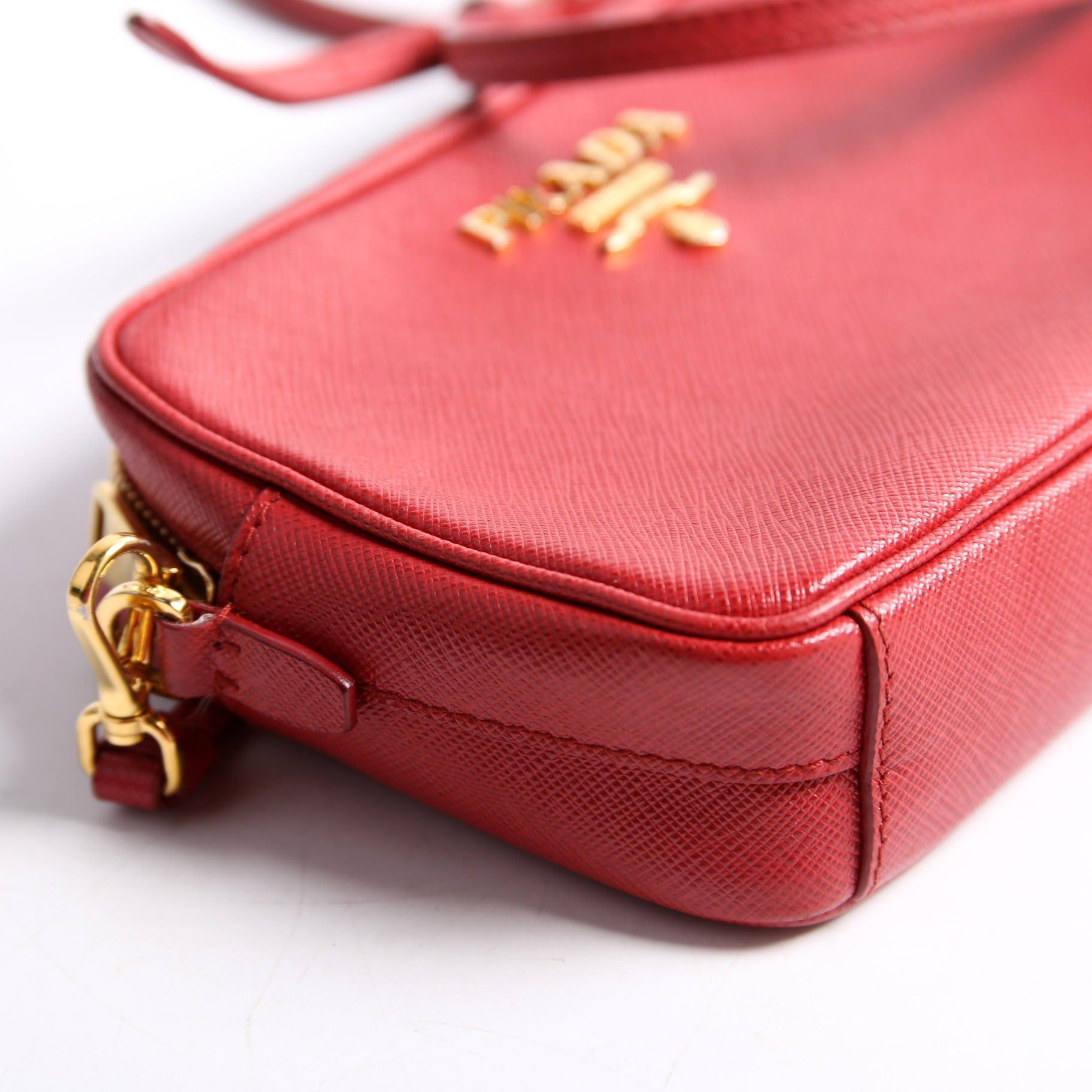 Vitello Daino Mini Camera Bag Red