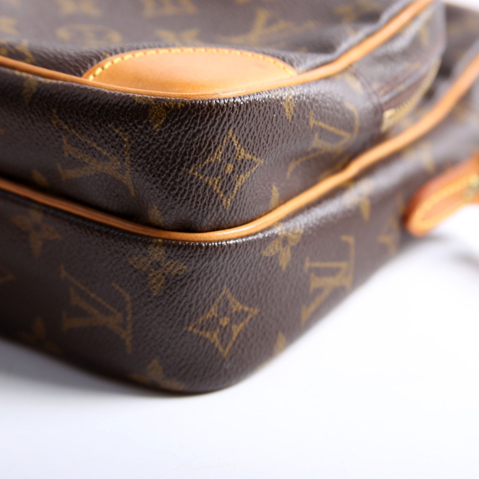 Amazone Monogram