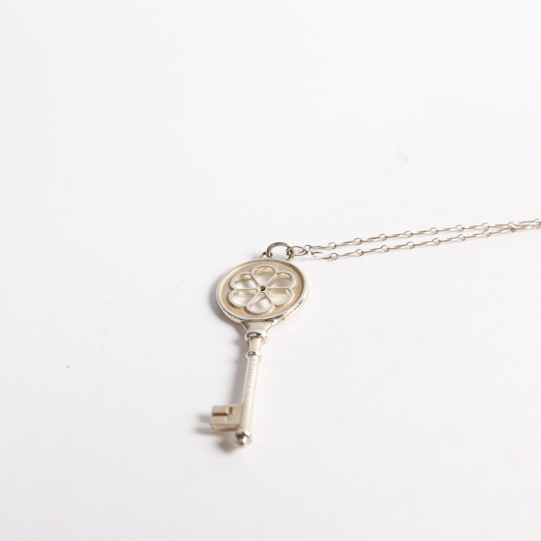NECKLACE: BLOSSOM FLOWER KEY PENDANT 925