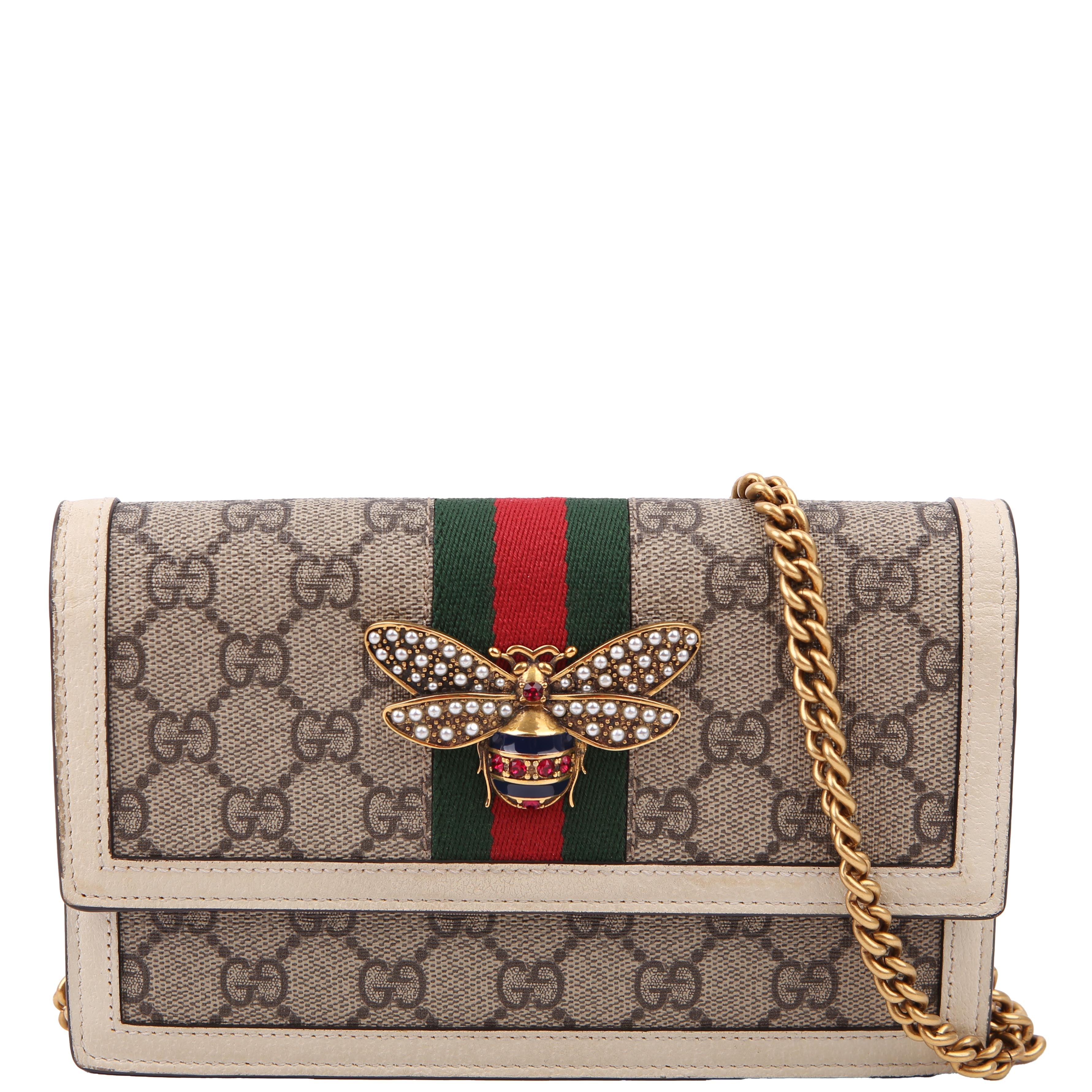 476079 Queen Margaret Wallet On Chain White