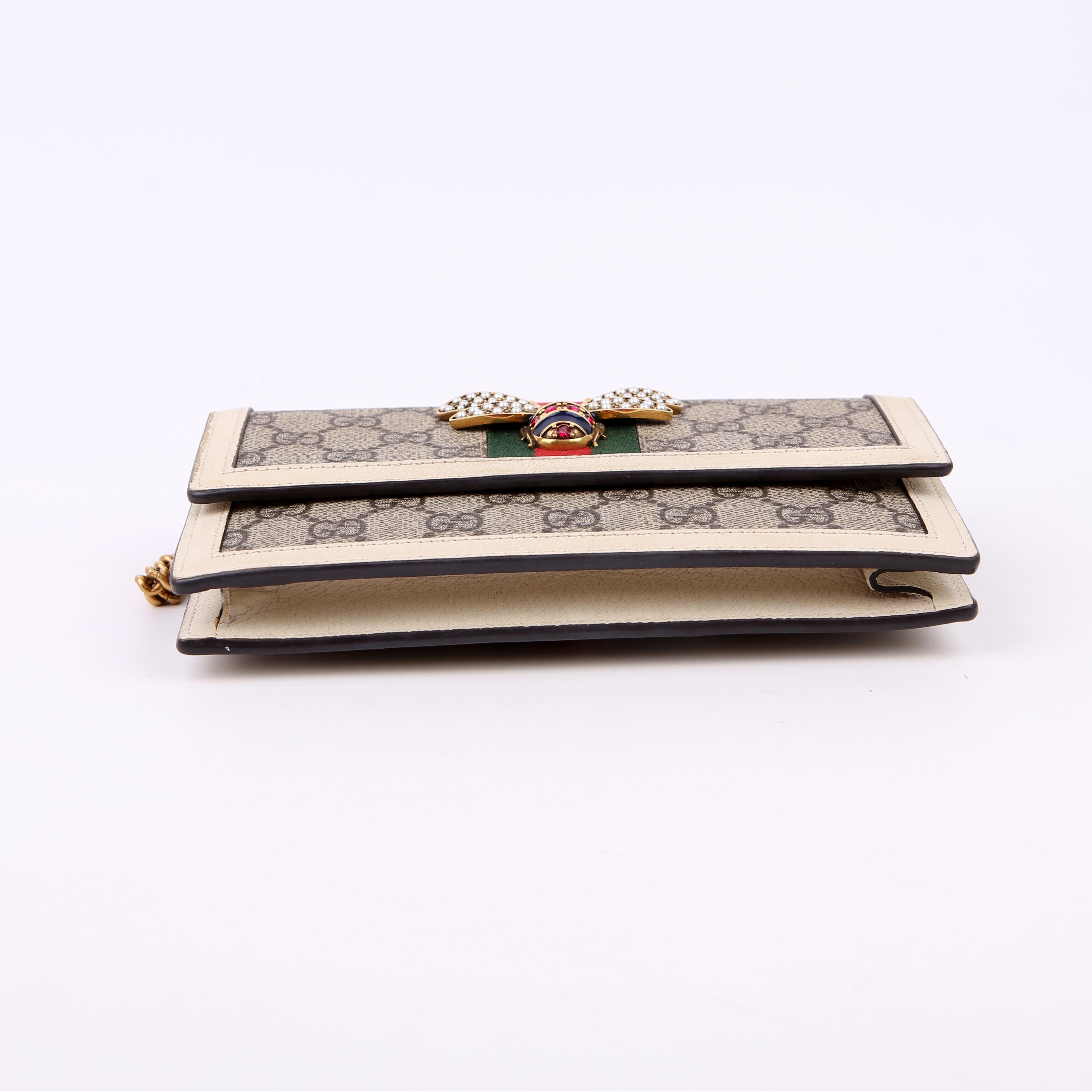 476079 Queen Margaret Wallet On Chain White