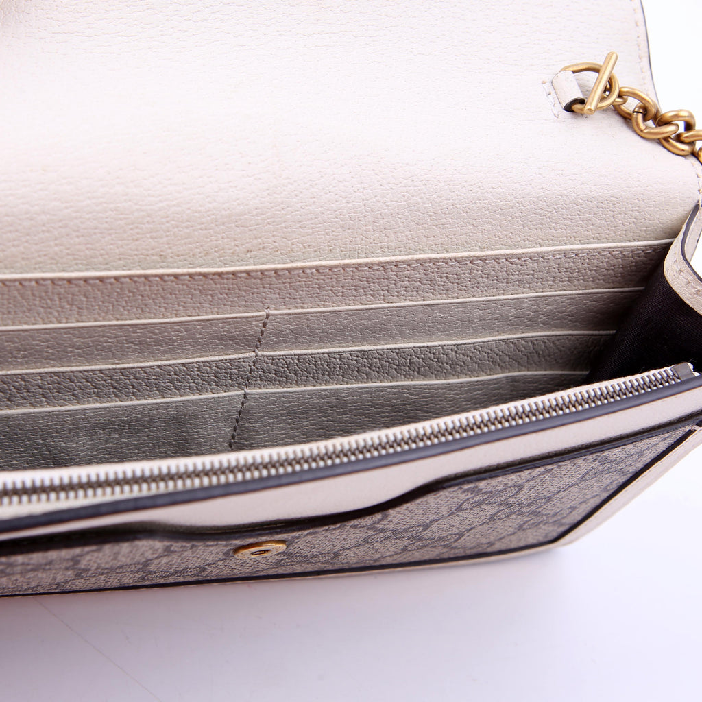 476079 Queen Margaret Wallet On Chain White