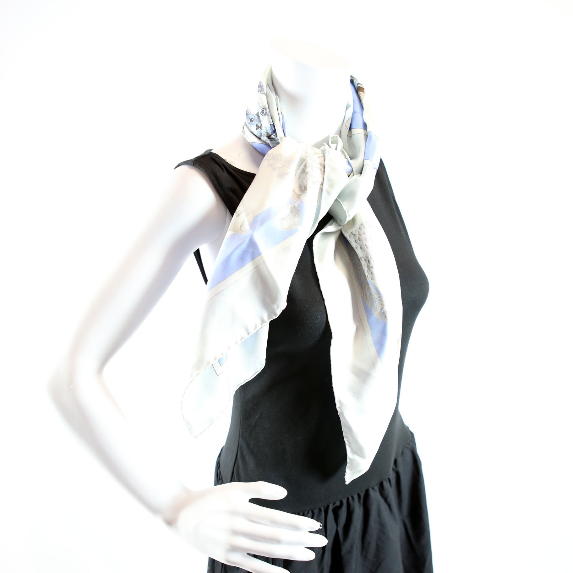 Confidents Des Coeurs 90 Silk Scarf Blue/Grey