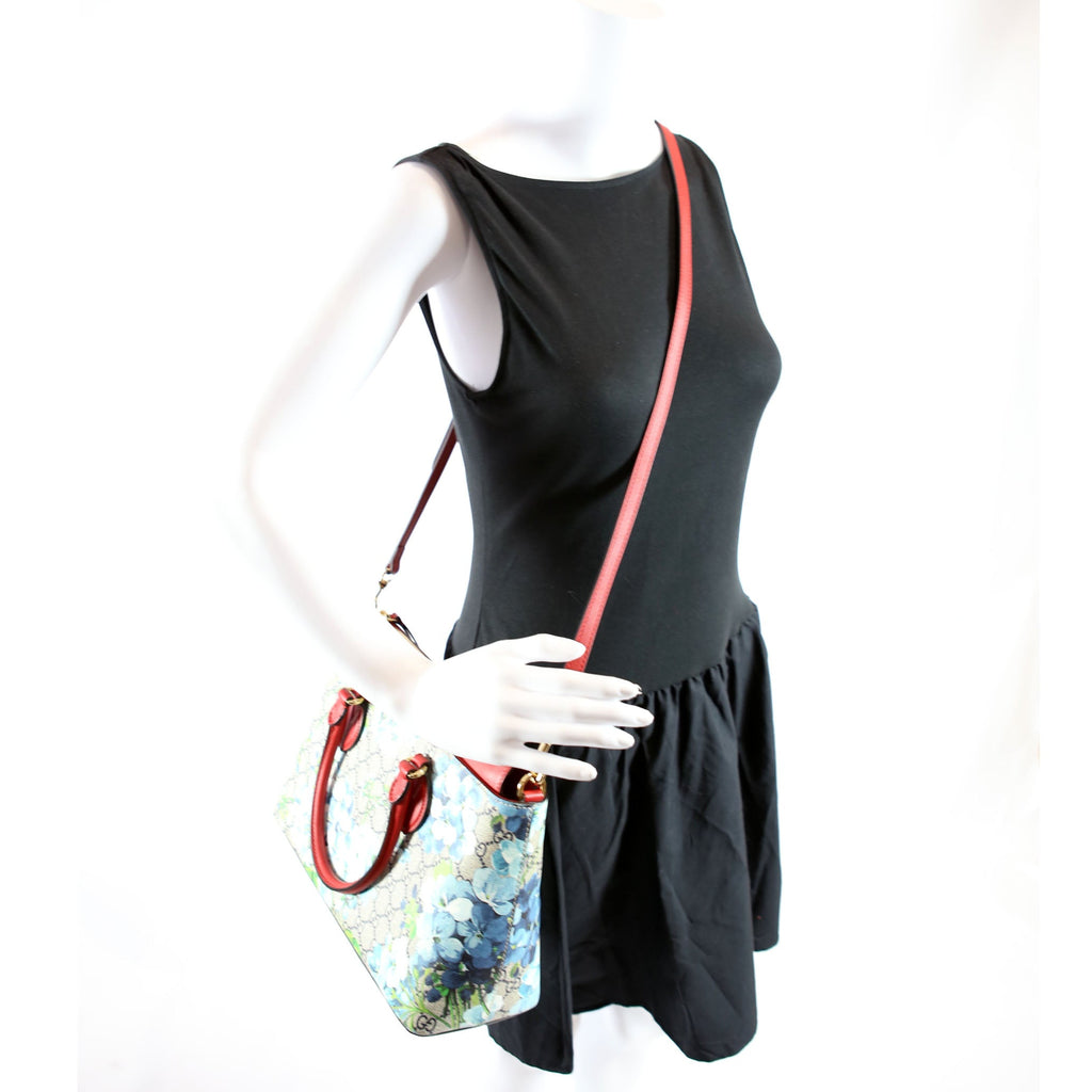 409534 GG Blooms Small Zip Tote Red/Blue