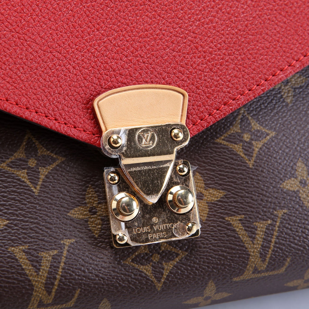 Pallas Chain Monogram