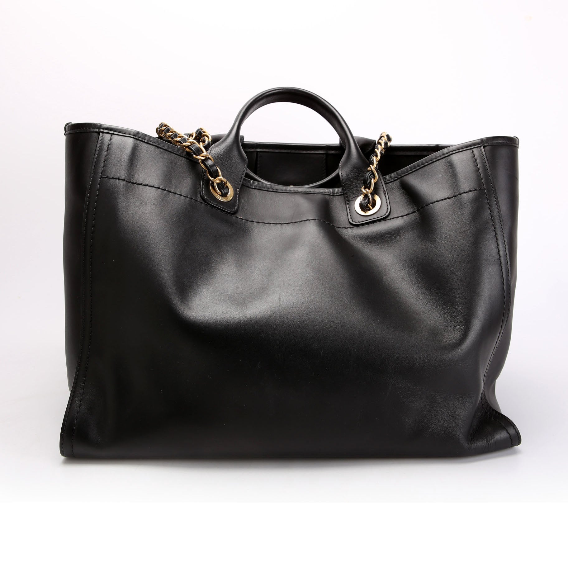 Deauville Embossed Calfskin Medium 31M Black