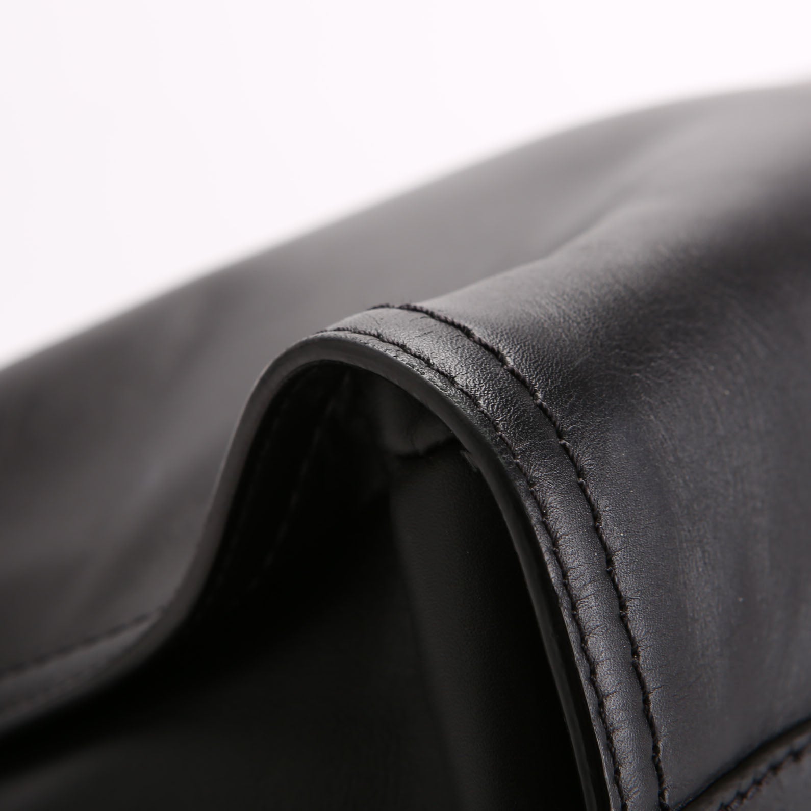 Deauville Embossed Calfskin Medium 31M Black