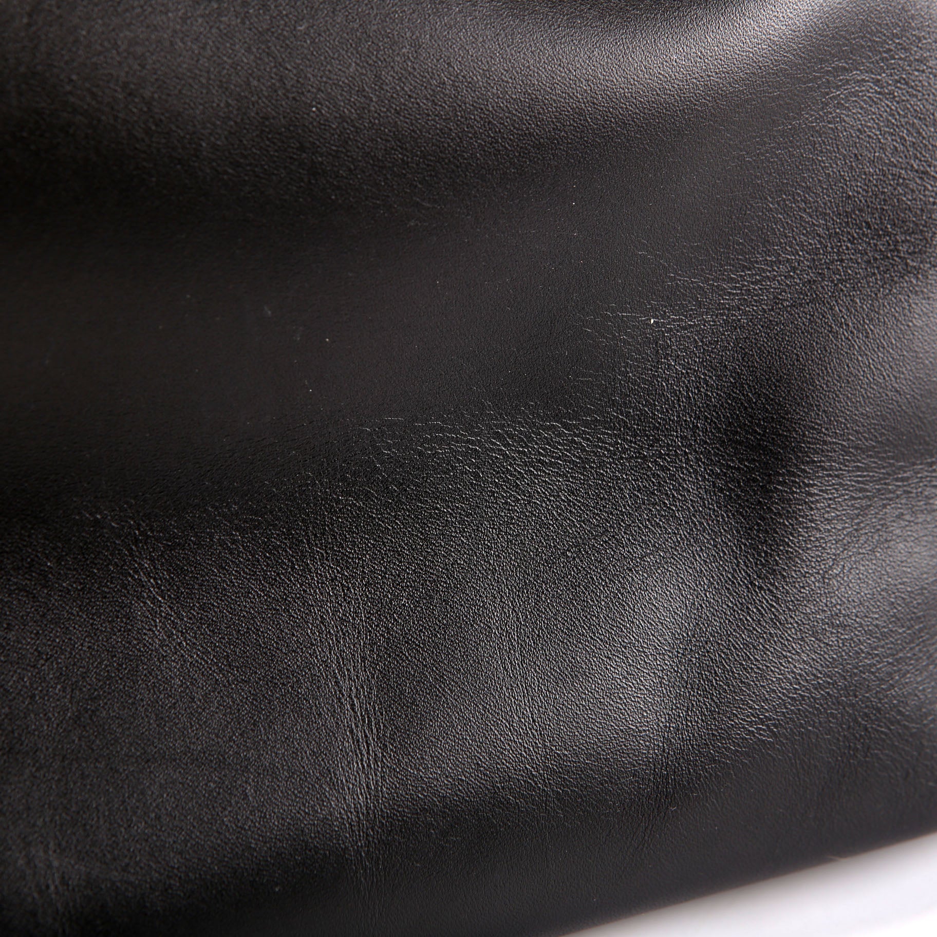 Deauville Embossed Calfskin Medium 31M Black