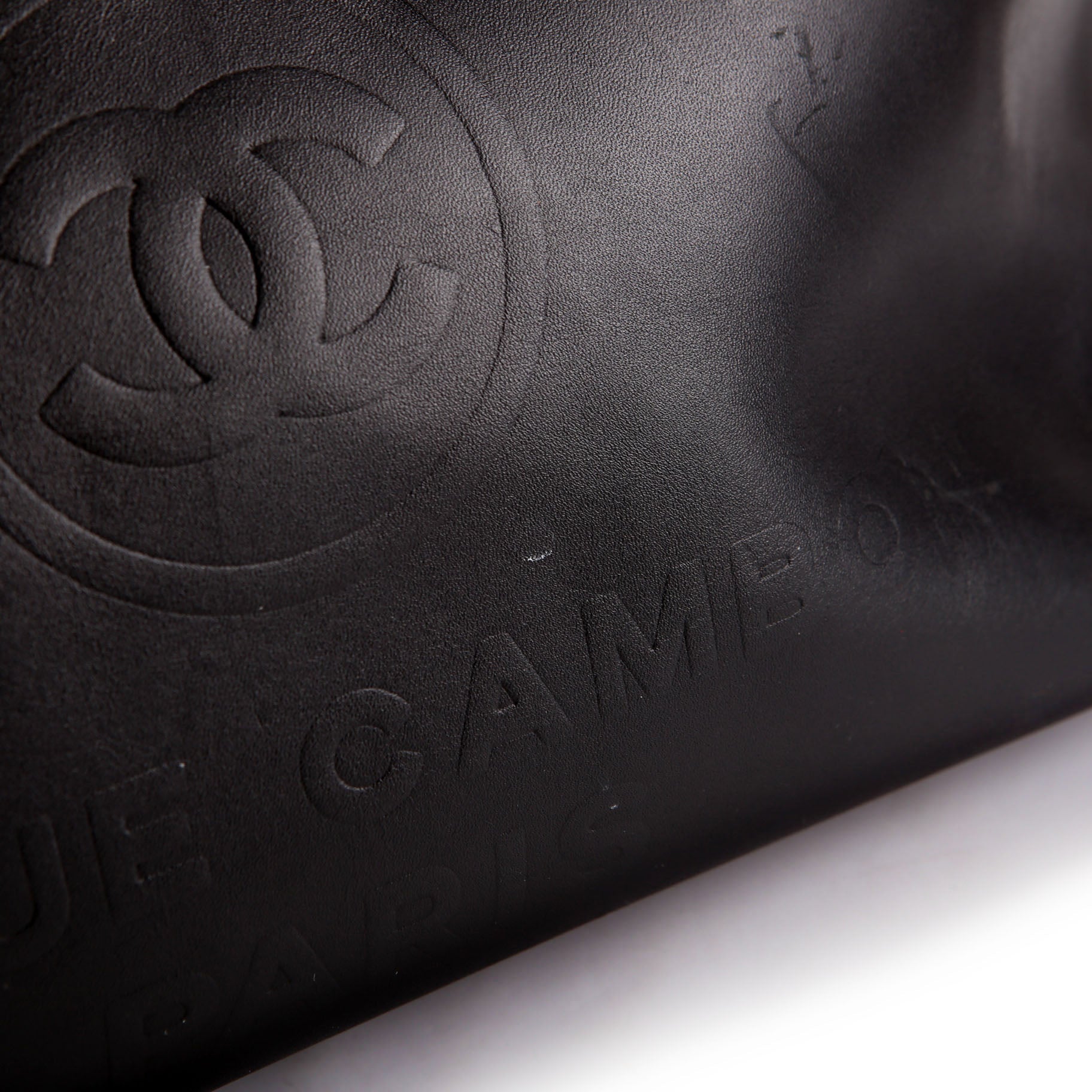 Deauville Embossed Calfskin Medium 31M Black
