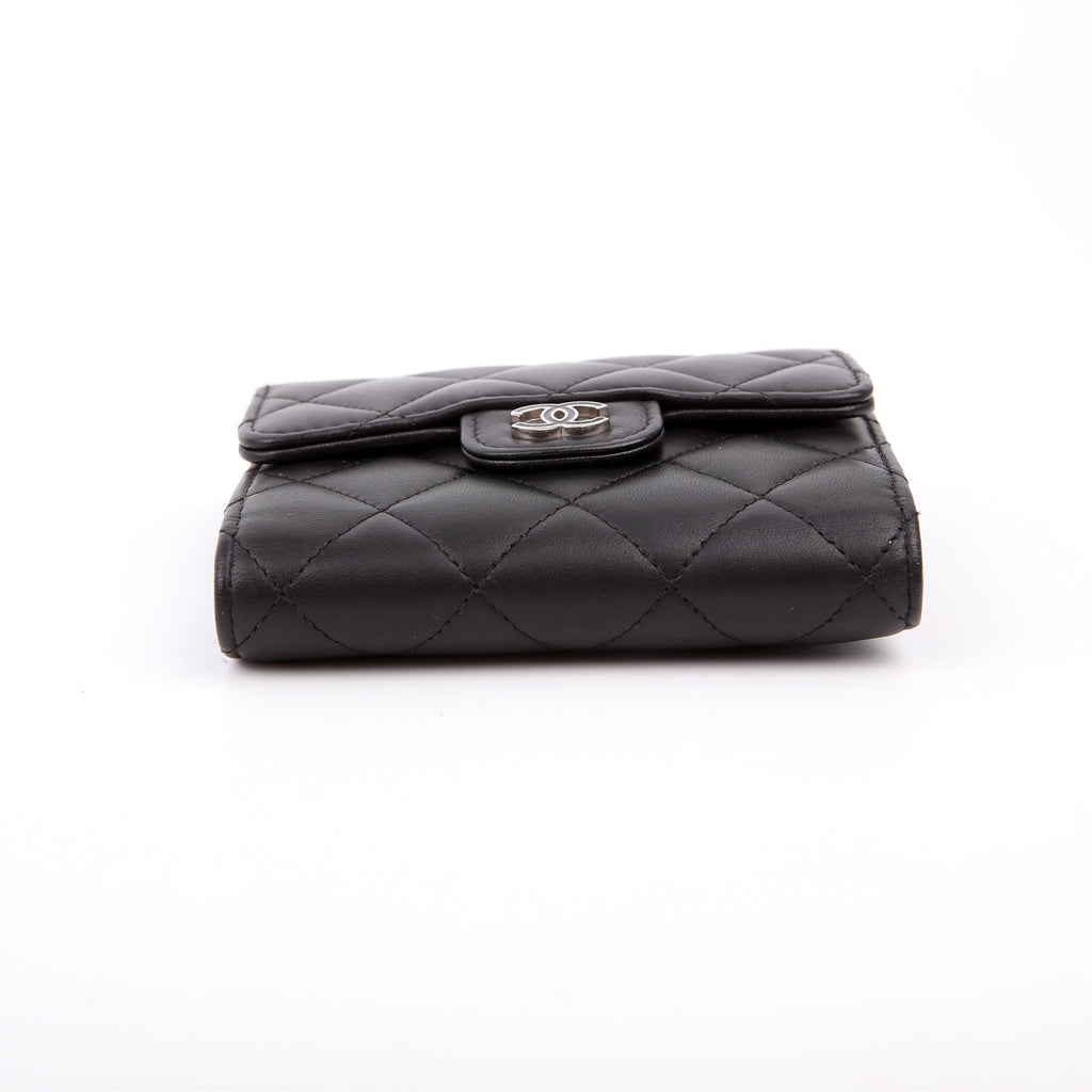 Classic Compact Flap Wallet Lambskin 26M Black