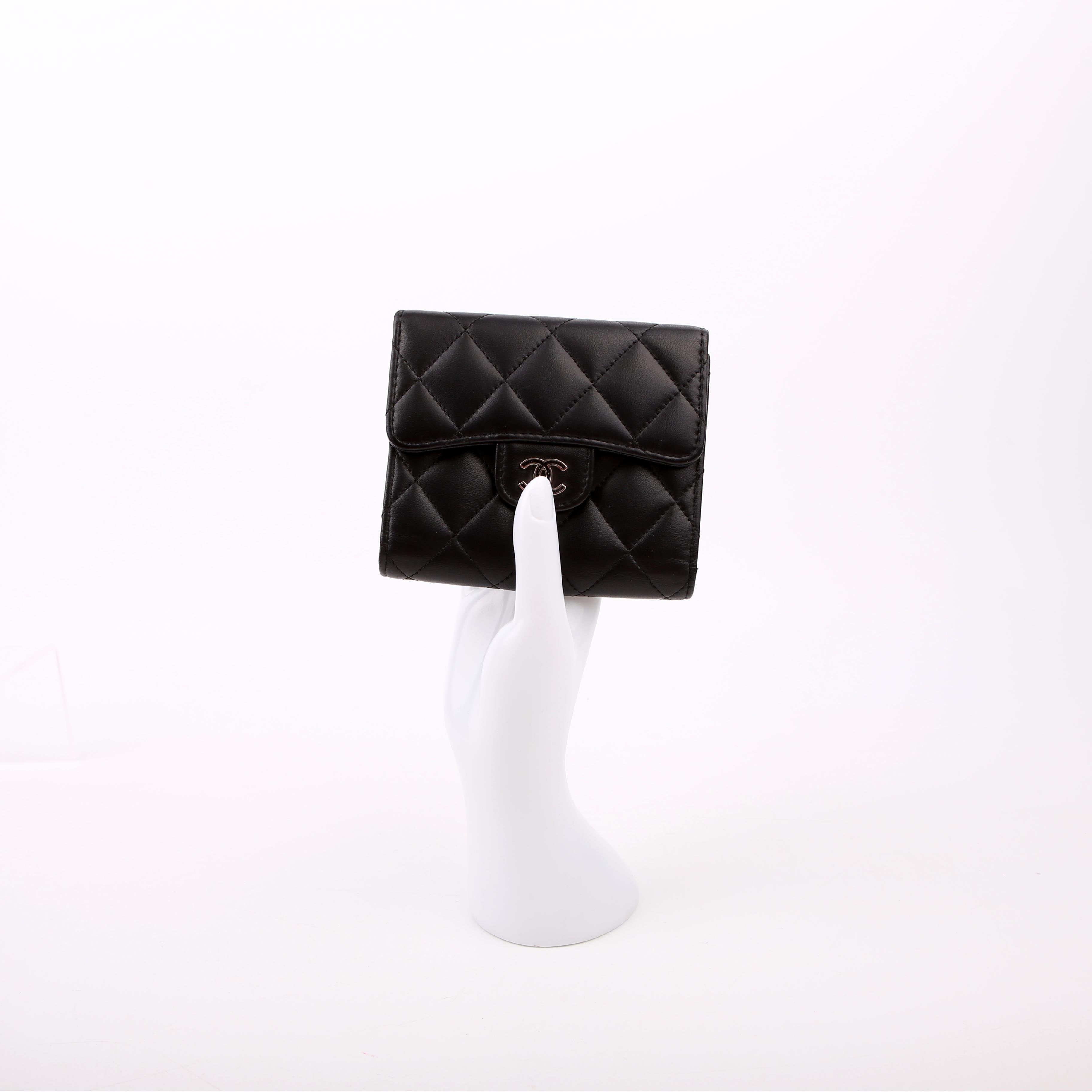Classic Compact Flap Wallet Lambskin 26M Black