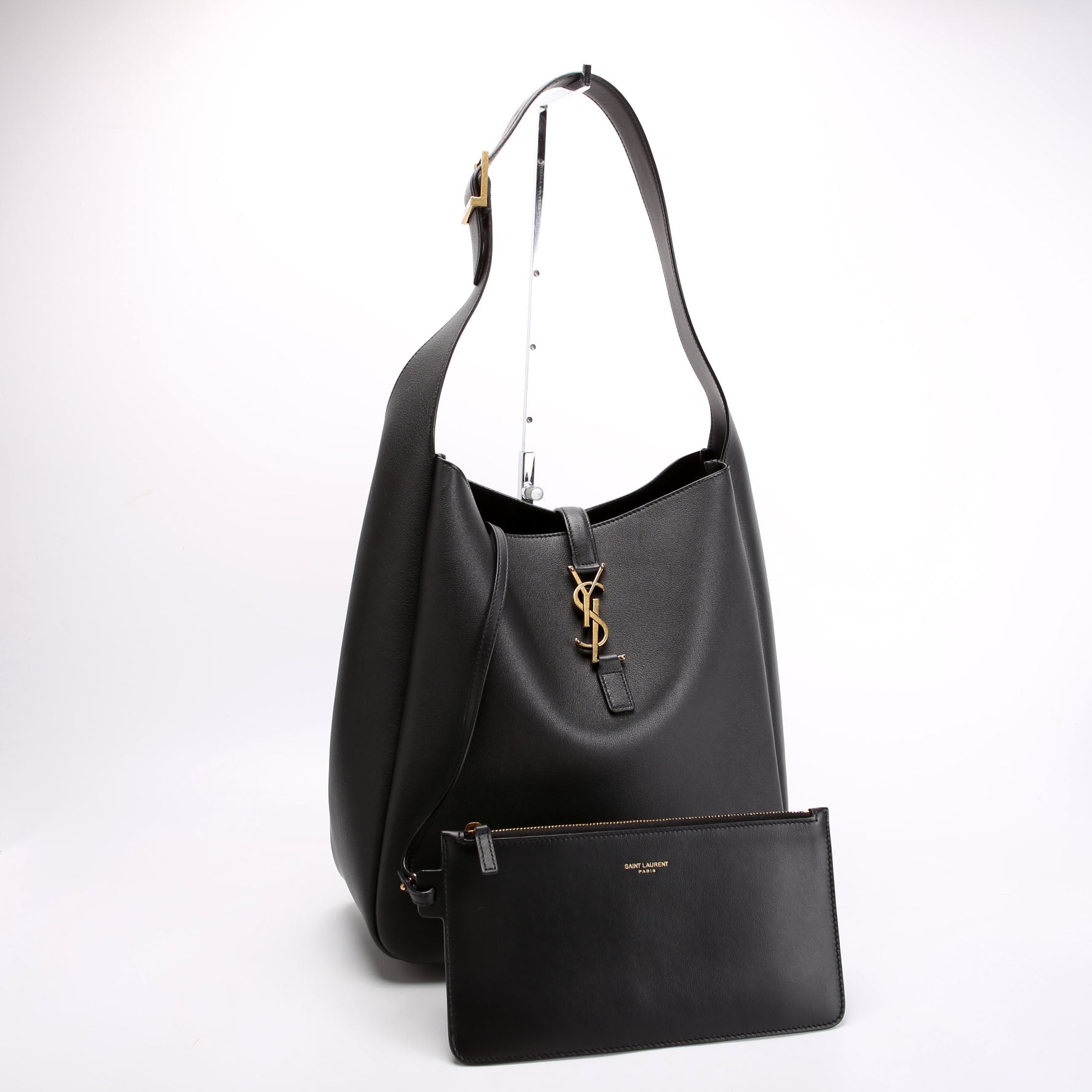 Le 5 A 7 Supple Large Hobo 850545 Black