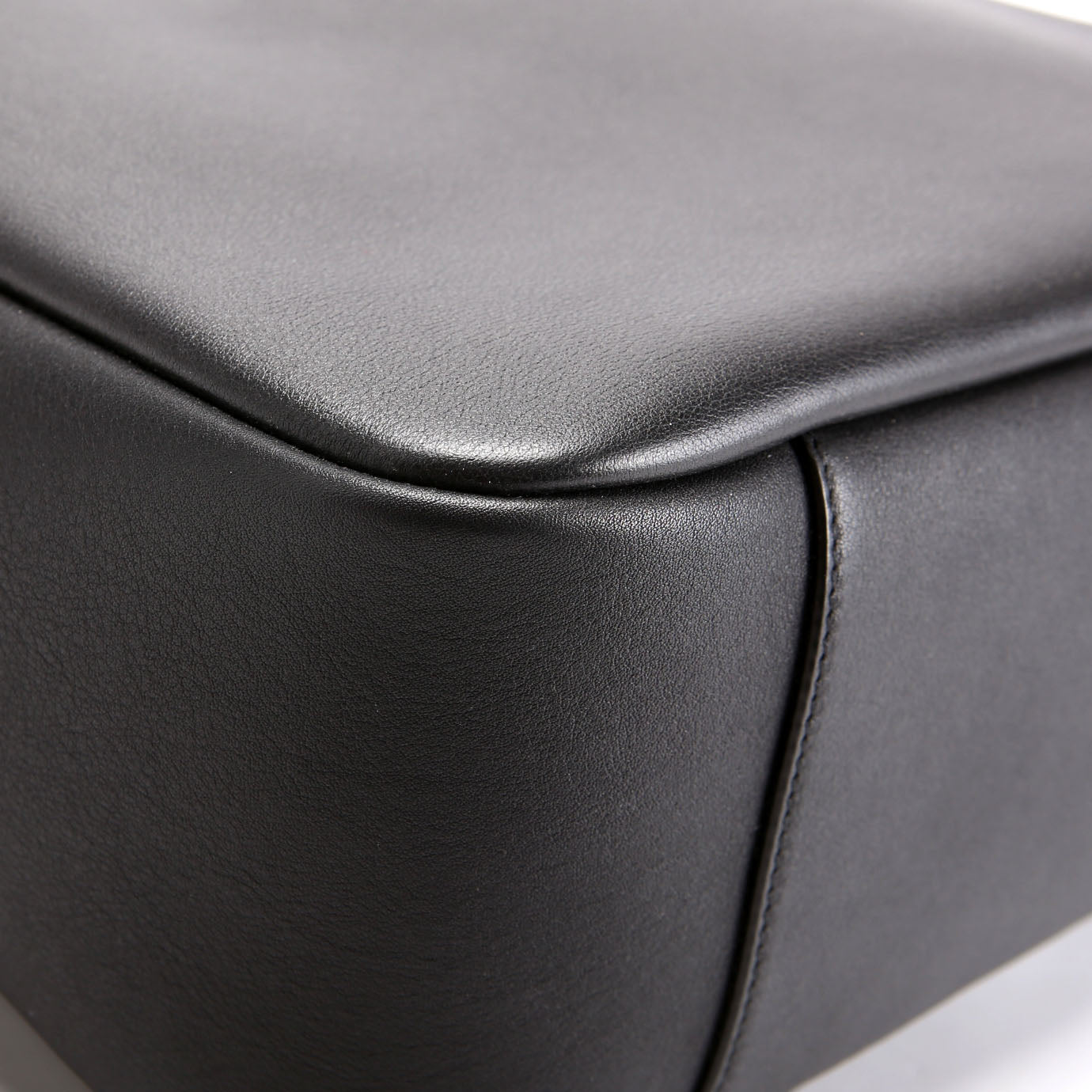 Le 5 A 7 Supple Large Hobo 850545 Black