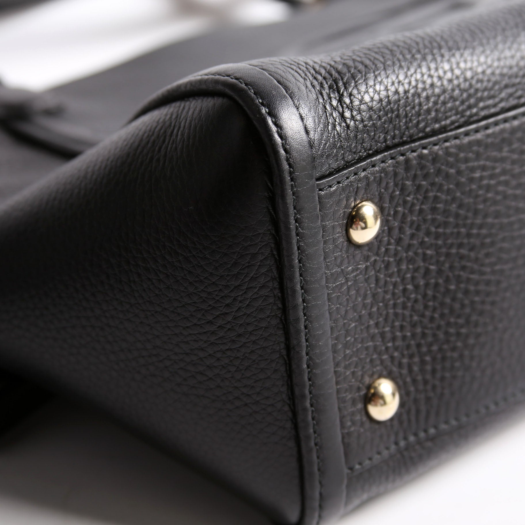 369176 Soho Crossbody Black
