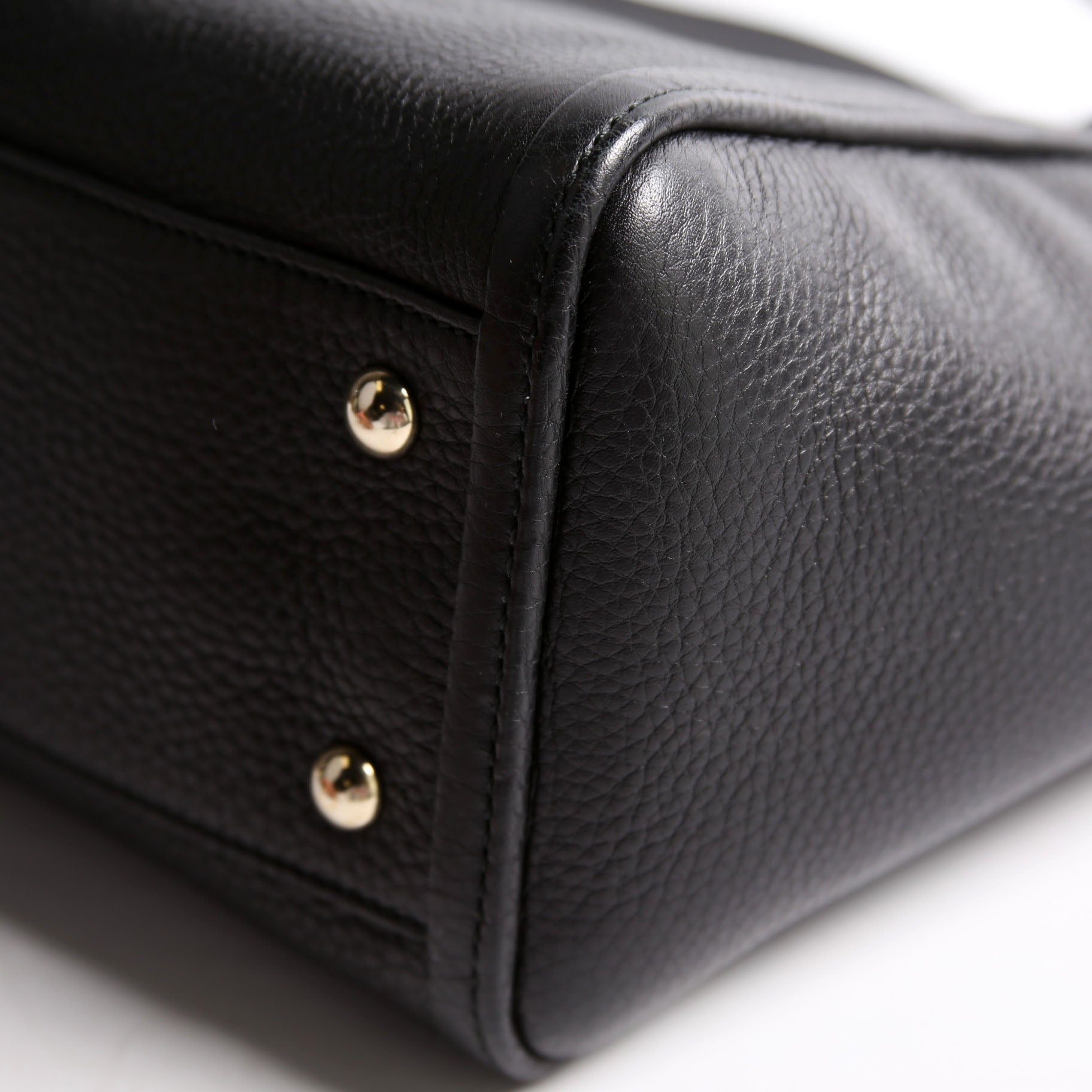 369176 Soho Crossbody Black