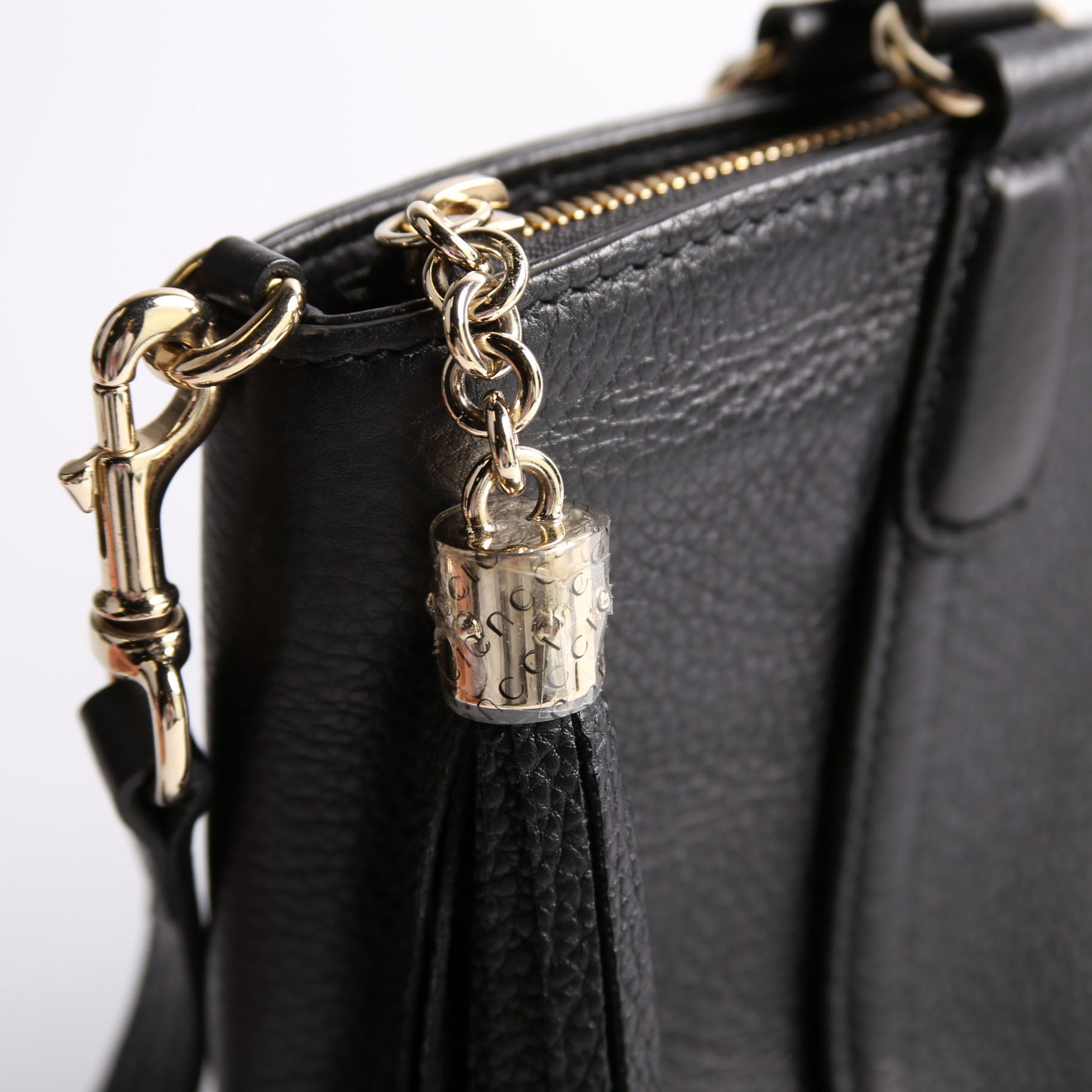 369176 Soho Crossbody Black