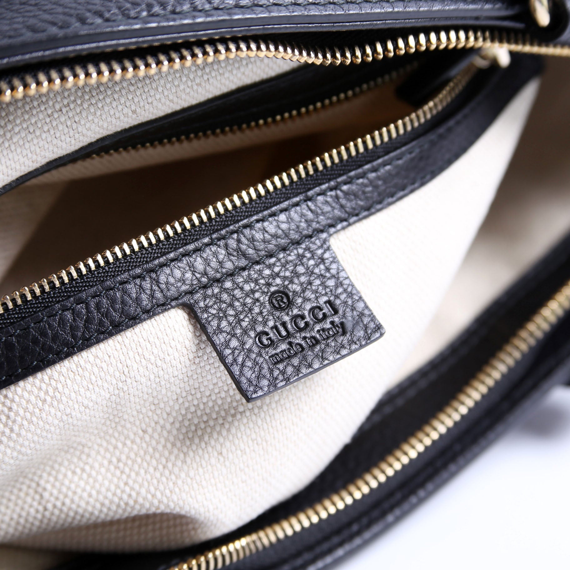 369176 Soho Crossbody Black