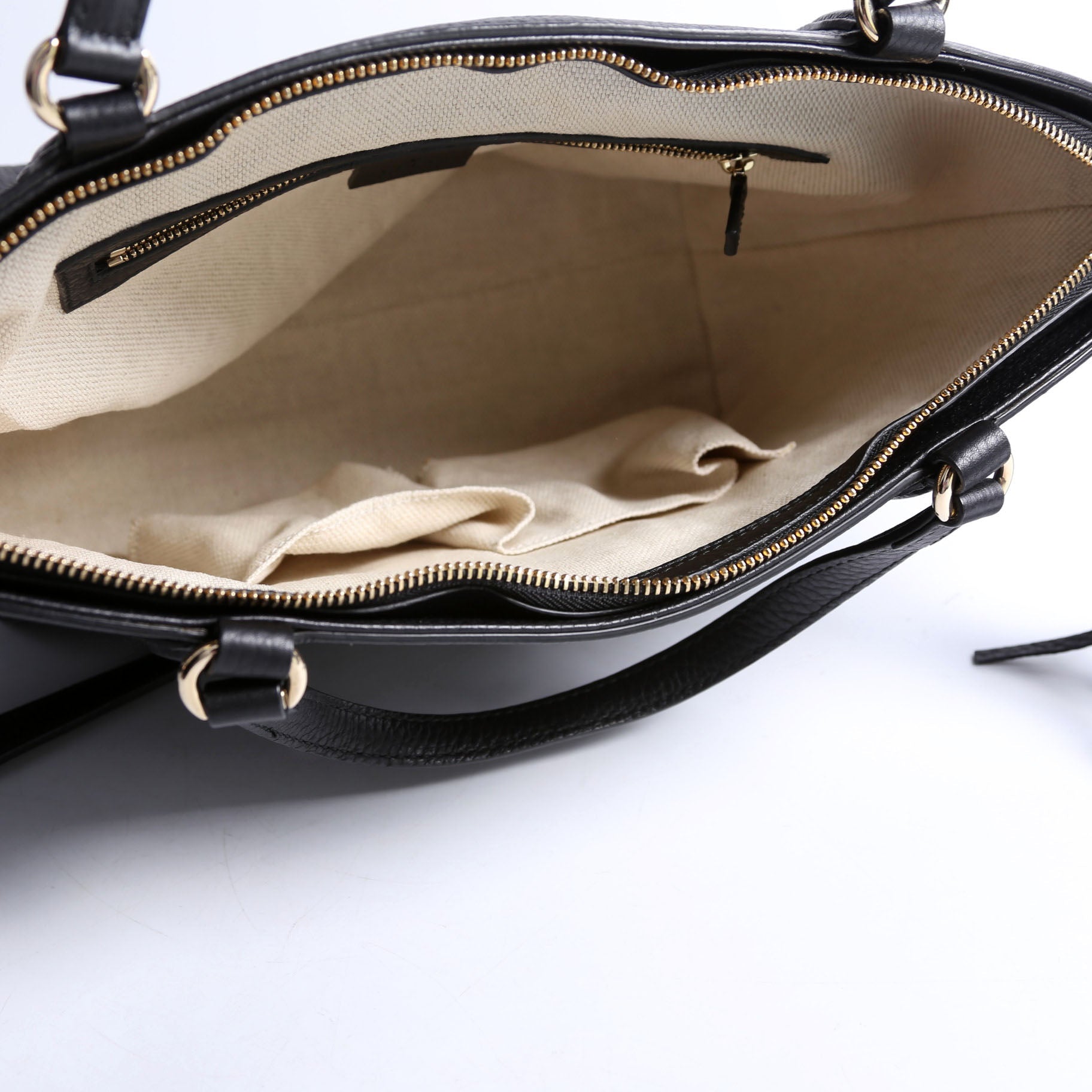 369176 Soho Crossbody Black