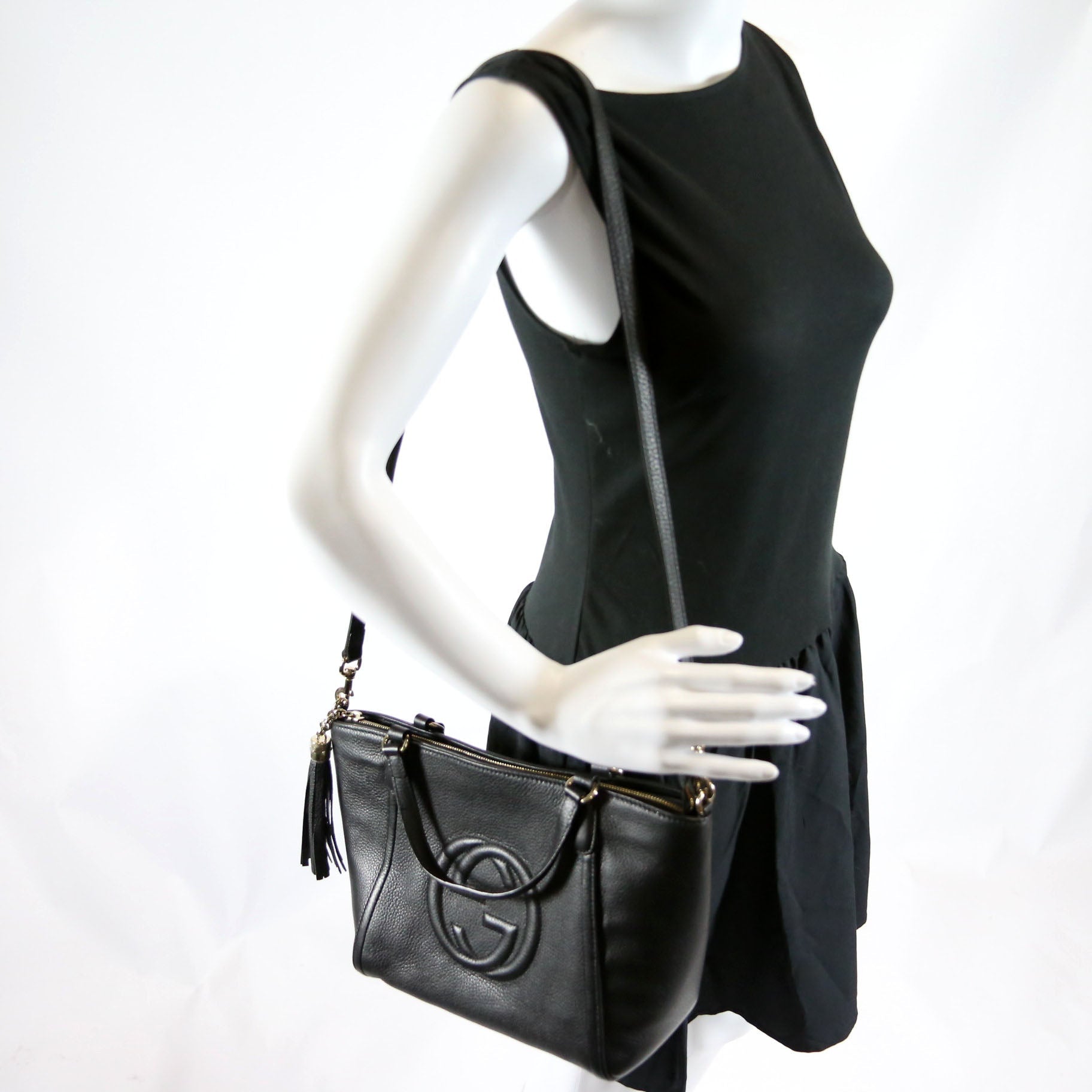 369176 Soho Crossbody Black