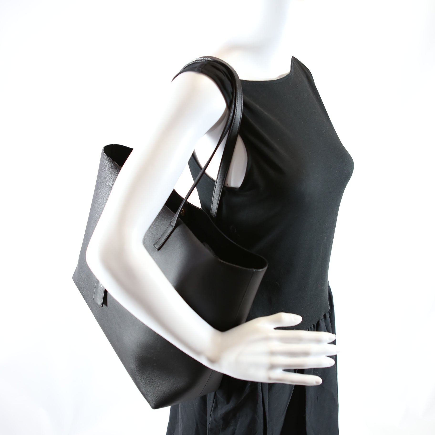 Shopping Bag East/West Supple Leather 600281 Black