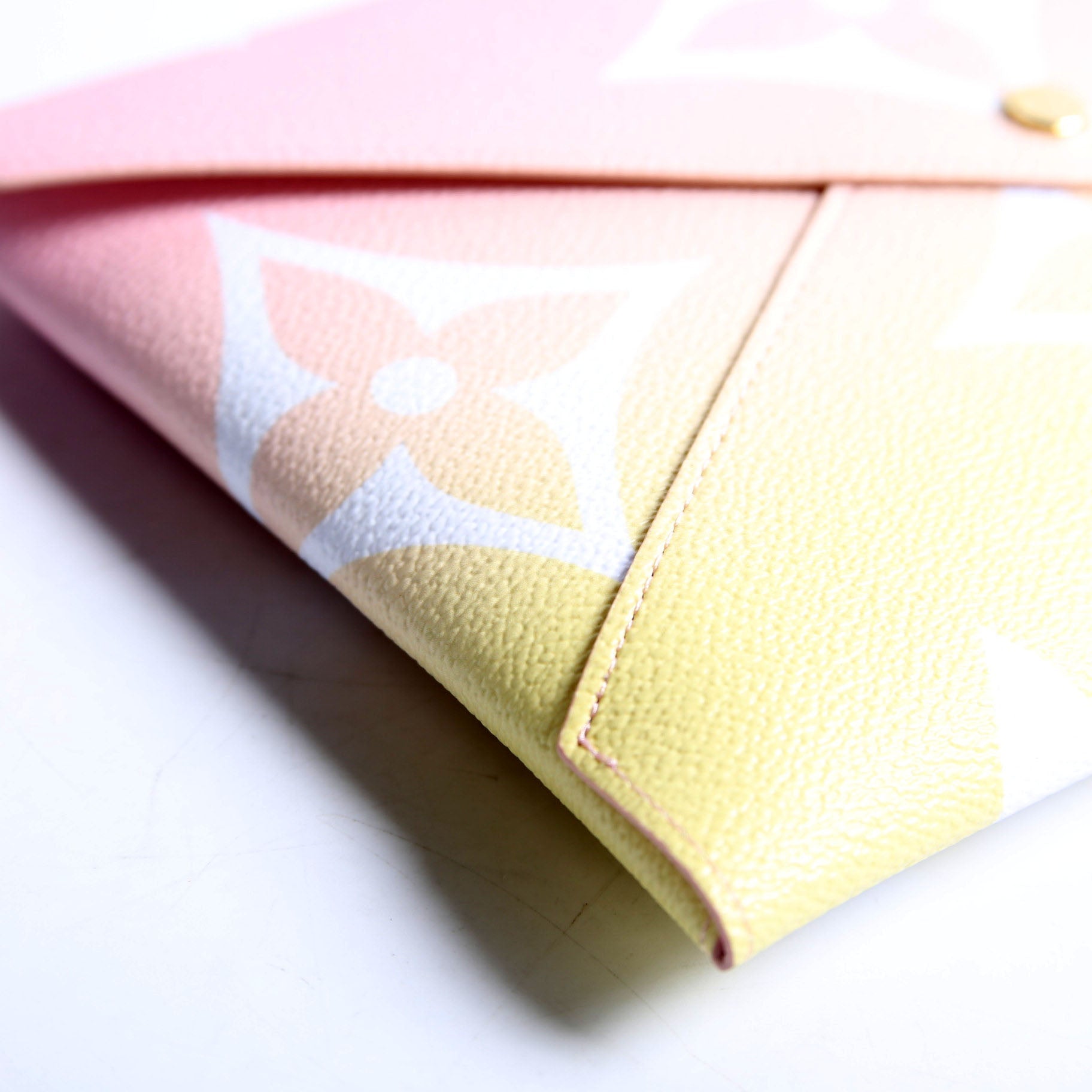 Pochette Kirigami 3-Piece By The Pool